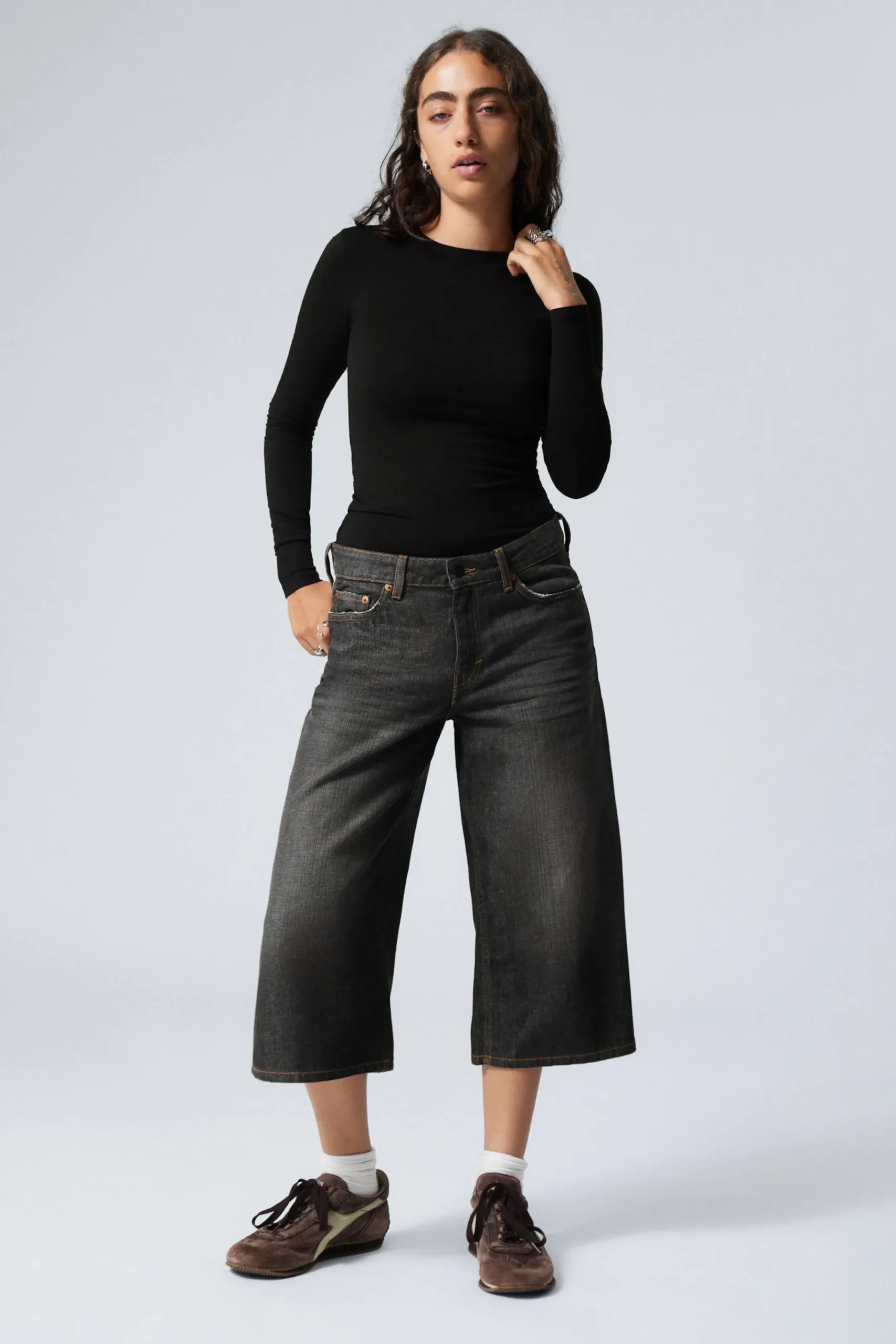 ample_lga_jeansshorts_med_ls_passform_0-1.webp Weekday Shorts<AMPLE LÅGA JEANSSHORTS MED LÖS PASSFORM