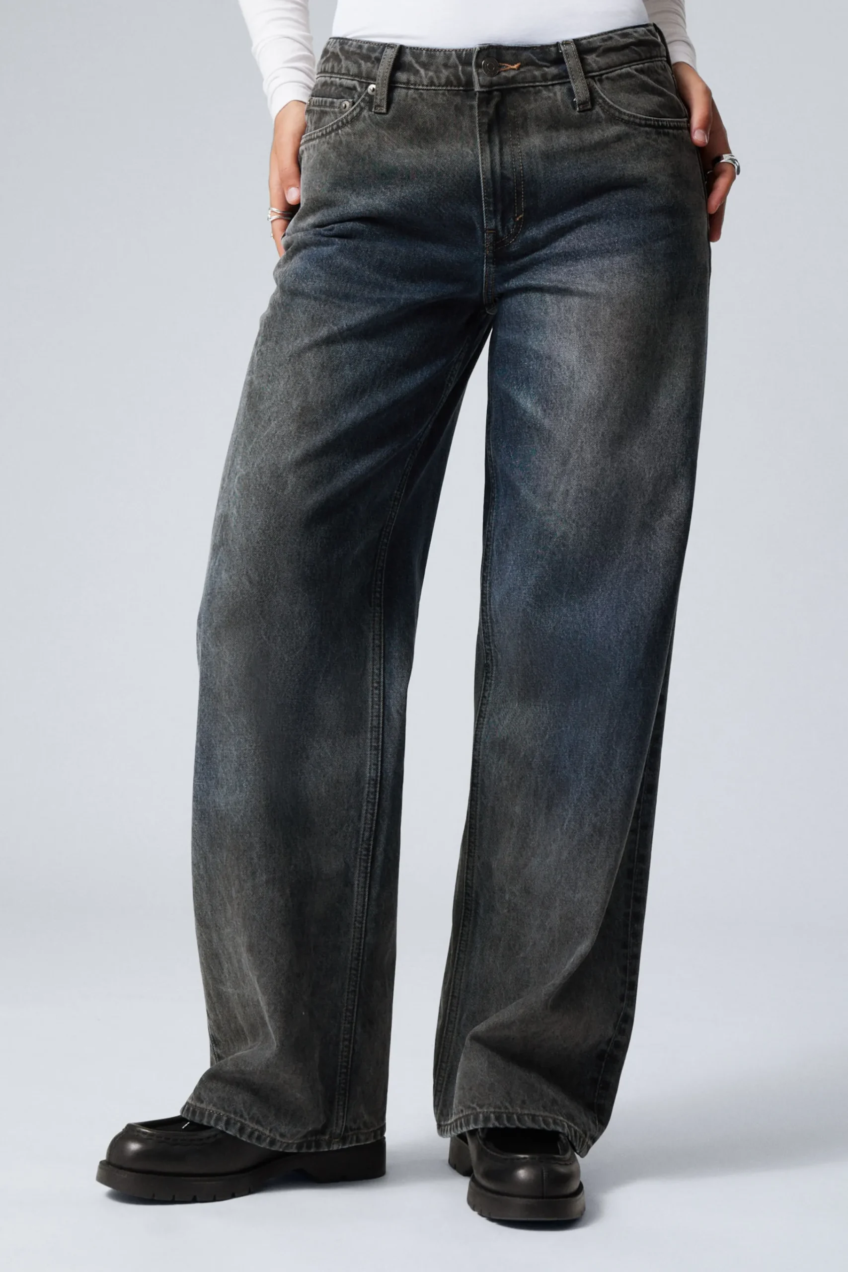 Weekday Jeans<AMPLE LÅGA LEDIG LERIGA JEANS