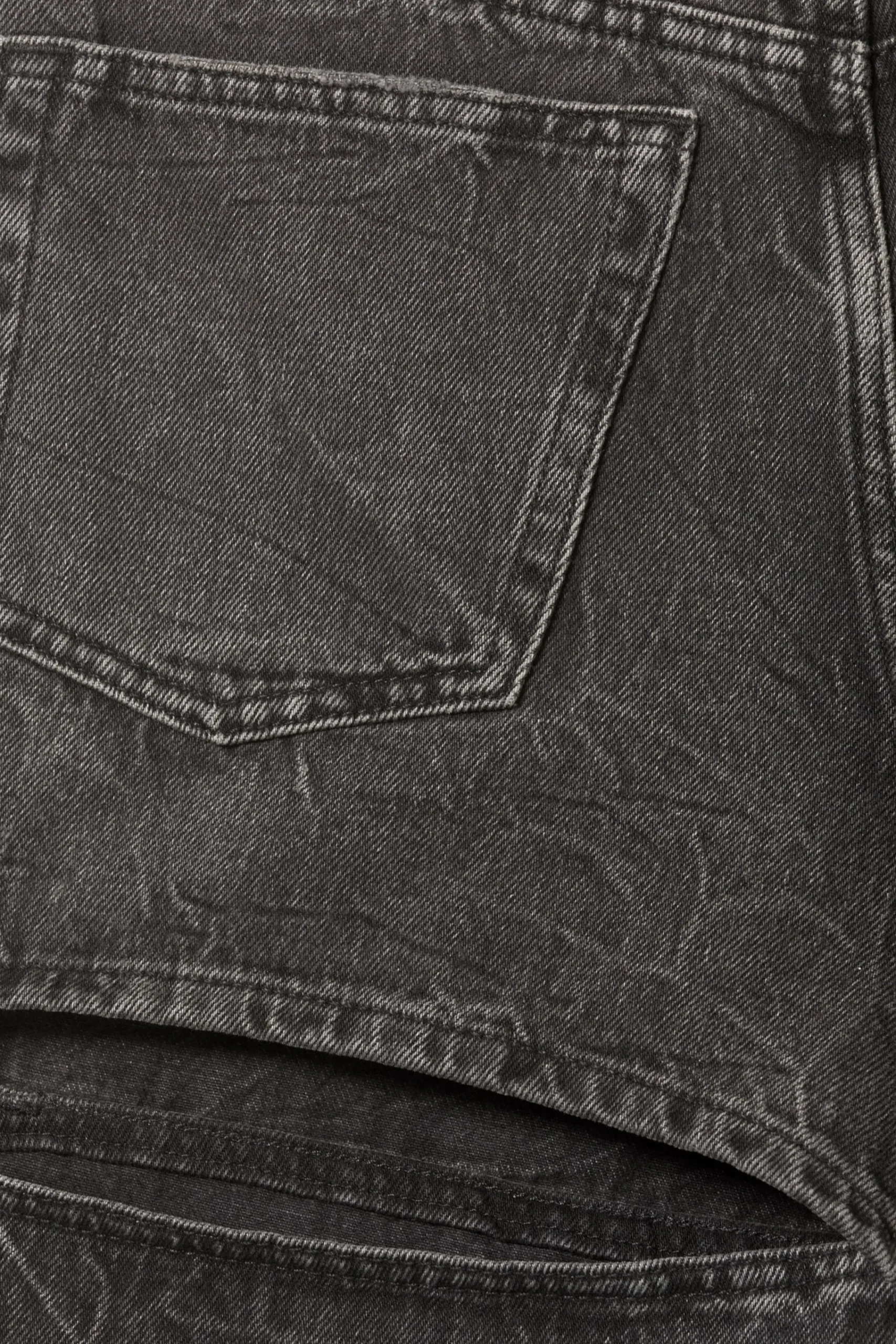 ample_lga_lediga_skurna_jeans_4.webp Weekday Jeans<AMPLE LÅGA LEDIGA SKURNA JEANS