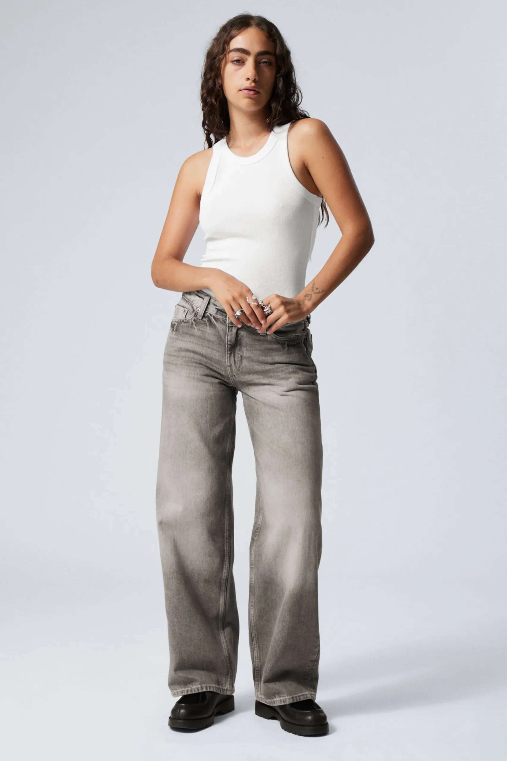 Weekday Jeans<AMPLE LOW WAIST LOOSE WIDE LEG JEANS