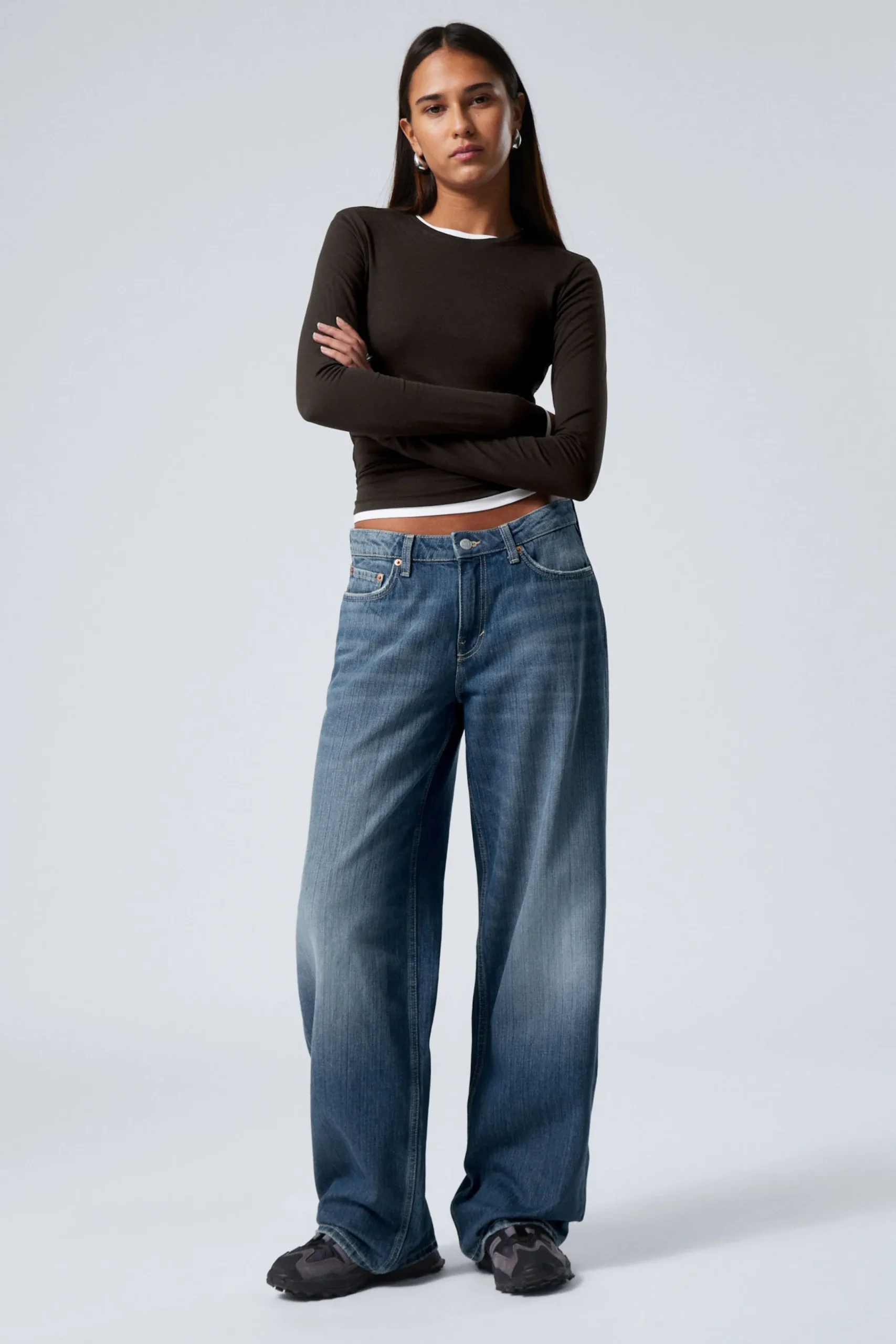 Weekday Jeans<AMPLE LOW WAIST LOOSE WIDE LEG JEANS