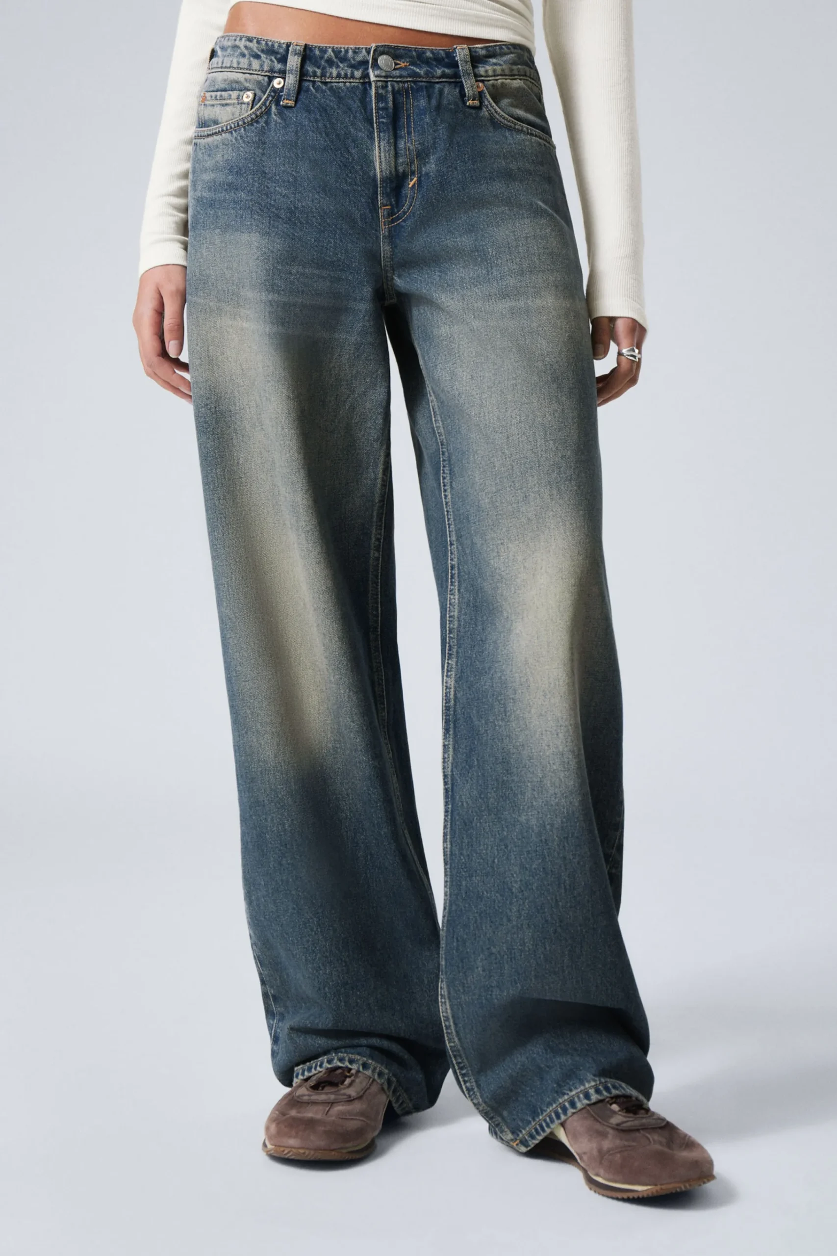Weekday Jeans<AMPLE LOW WAIST LOOSE WIDE LEG JEANS