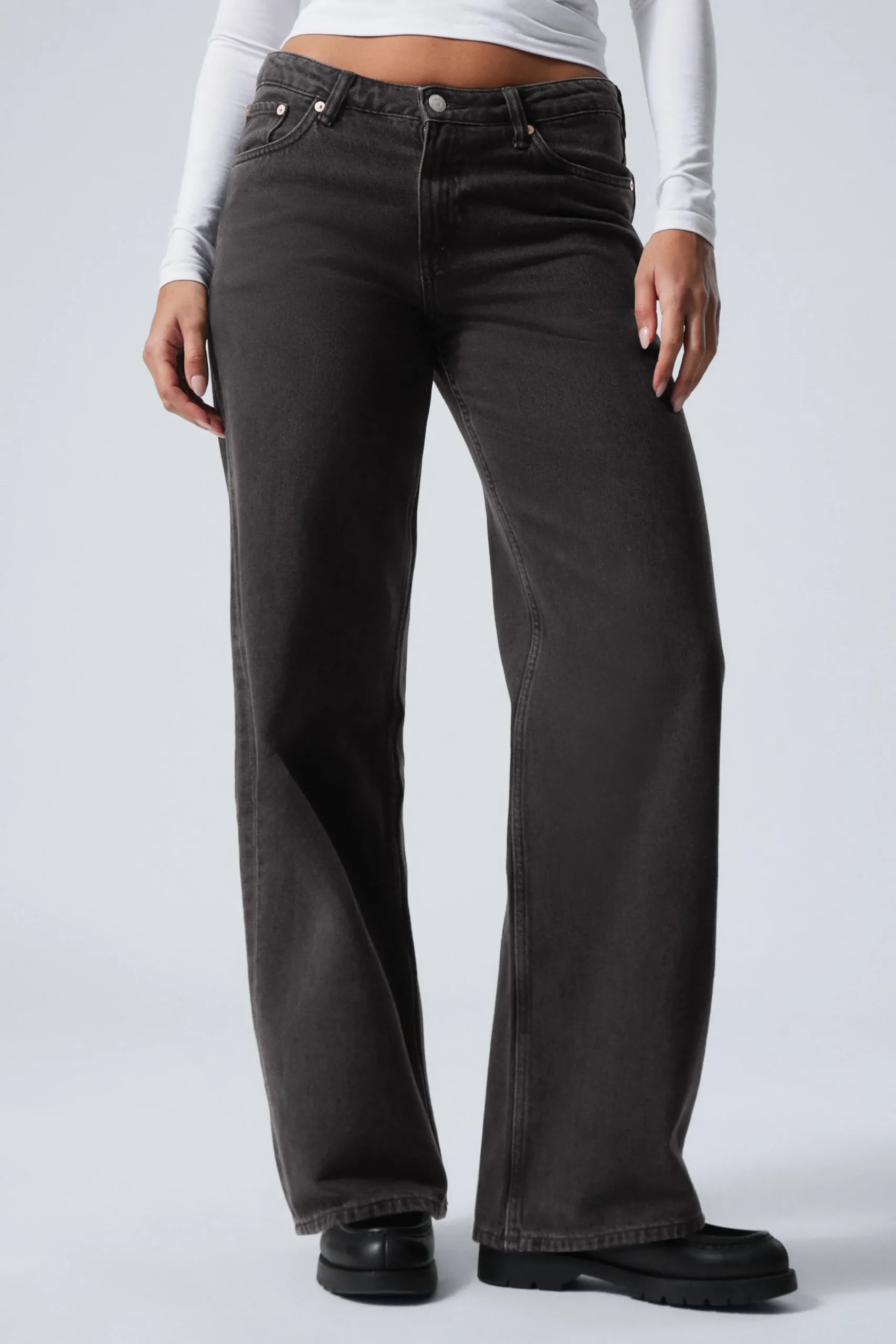 Weekday Jeans<AMPLE LOW WAIST LOOSE WIDE LEG JEANS
