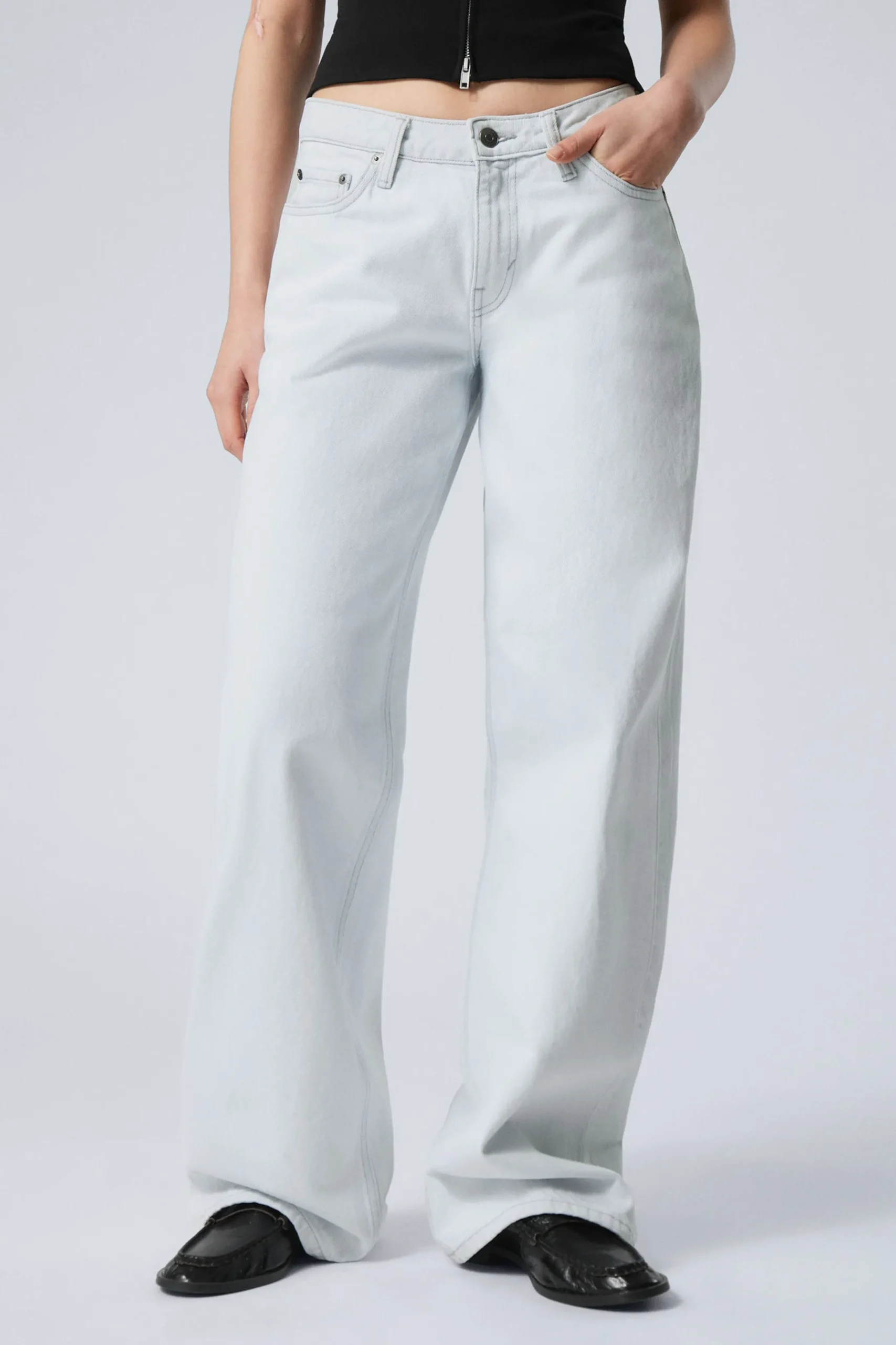 Weekday Jeans<AMPLE LOW WAIST LOOSE WIDE LEG JEANS