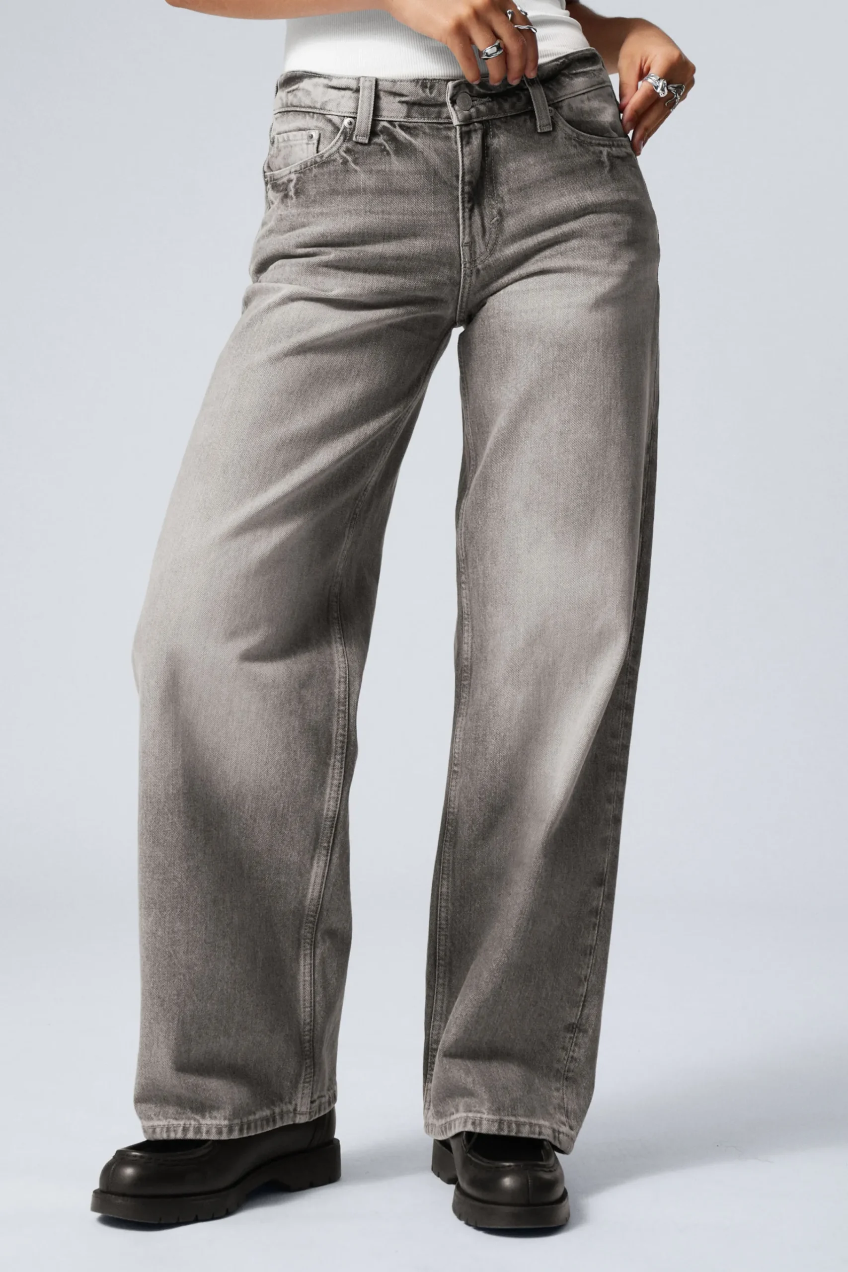 Weekday Jeans<AMPLE LOW WAIST LOOSE WIDE LEG JEANS