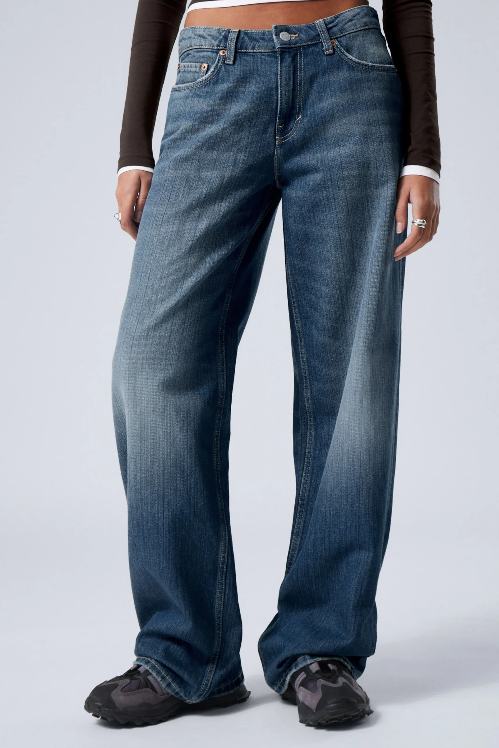 Weekday Jeans<AMPLE LOW WAIST LOOSE WIDE LEG JEANS