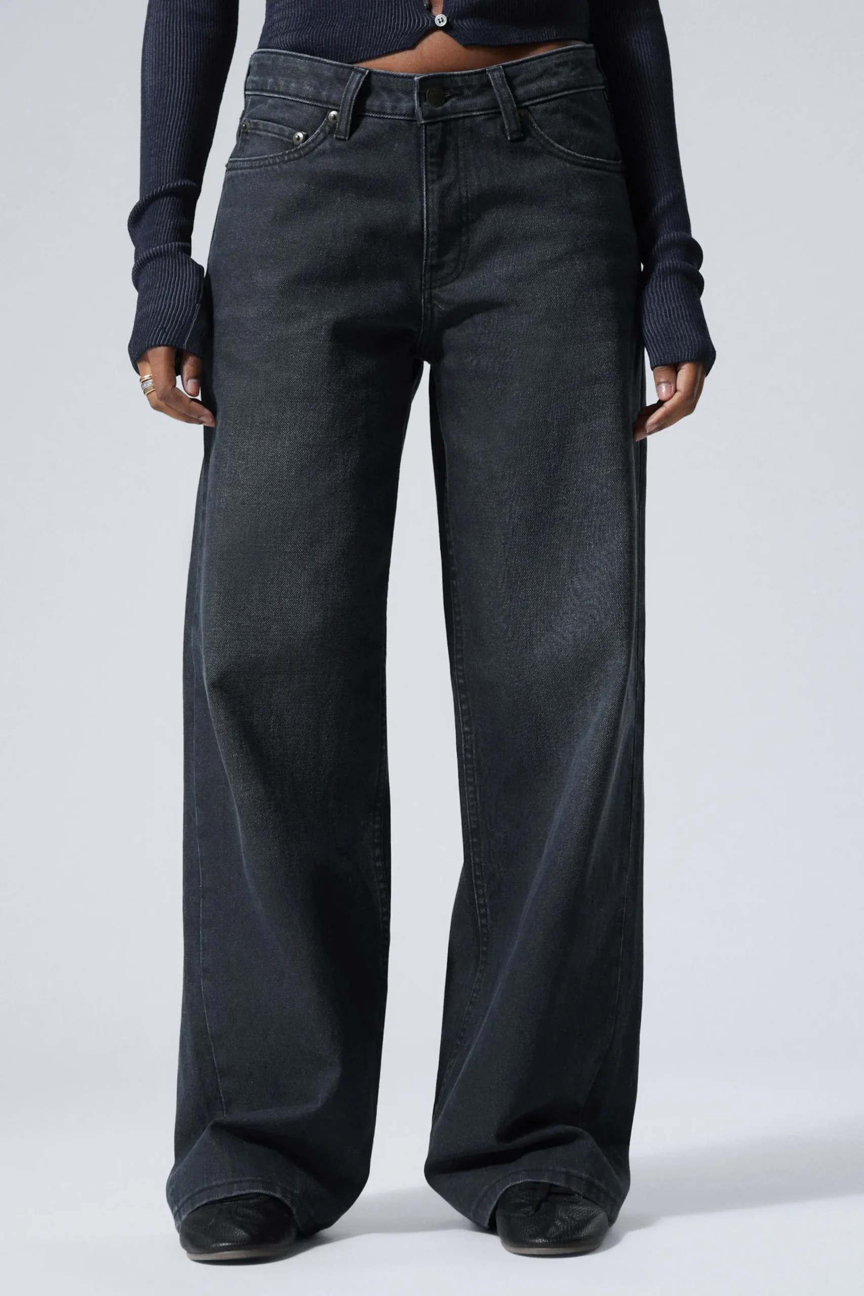 Weekday Jeans<AMPLE LOW WAIST LOOSE WIDE LEG JEANS