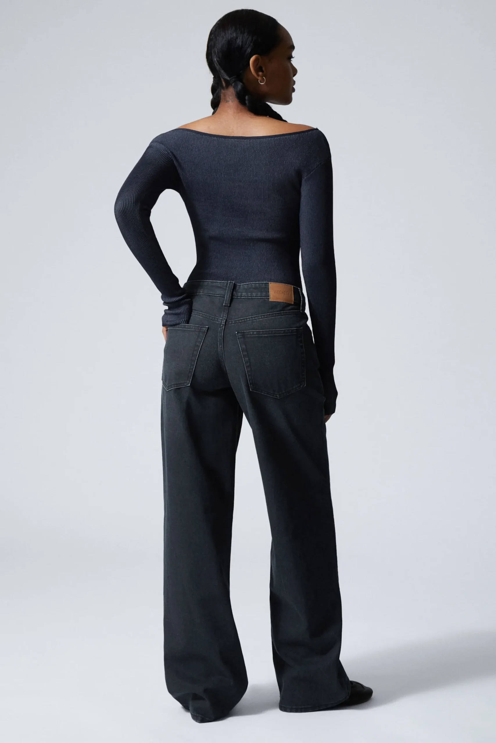 ample_low_waist_loose_wide_leg_jeans_3.webp Weekday Jeans<AMPLE LOW WAIST LOOSE WIDE LEG JEANS