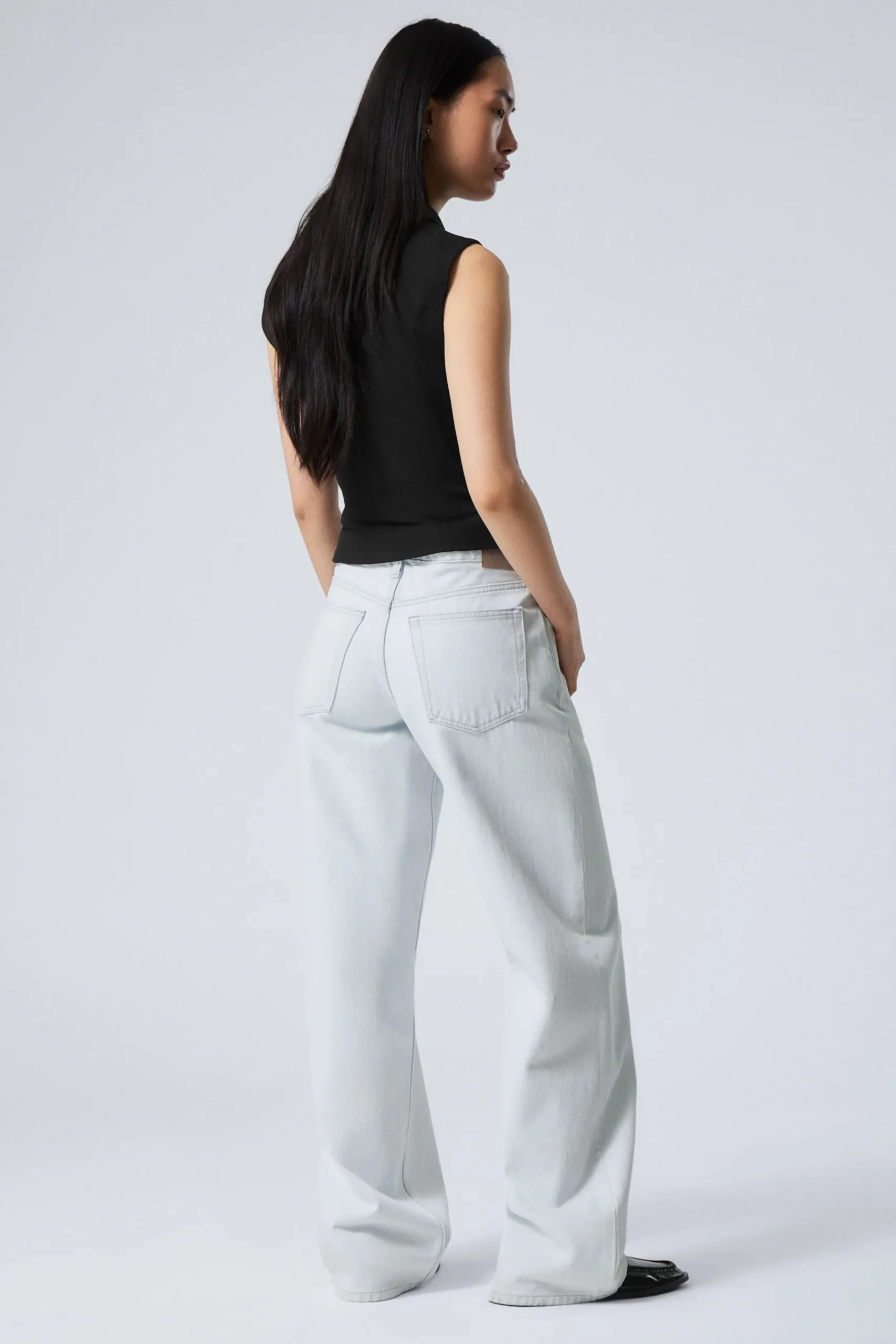ample_low_waist_loose_wide_leg_jeans_4-4.webp Weekday Jeans<AMPLE LOW WAIST LOOSE WIDE LEG JEANS