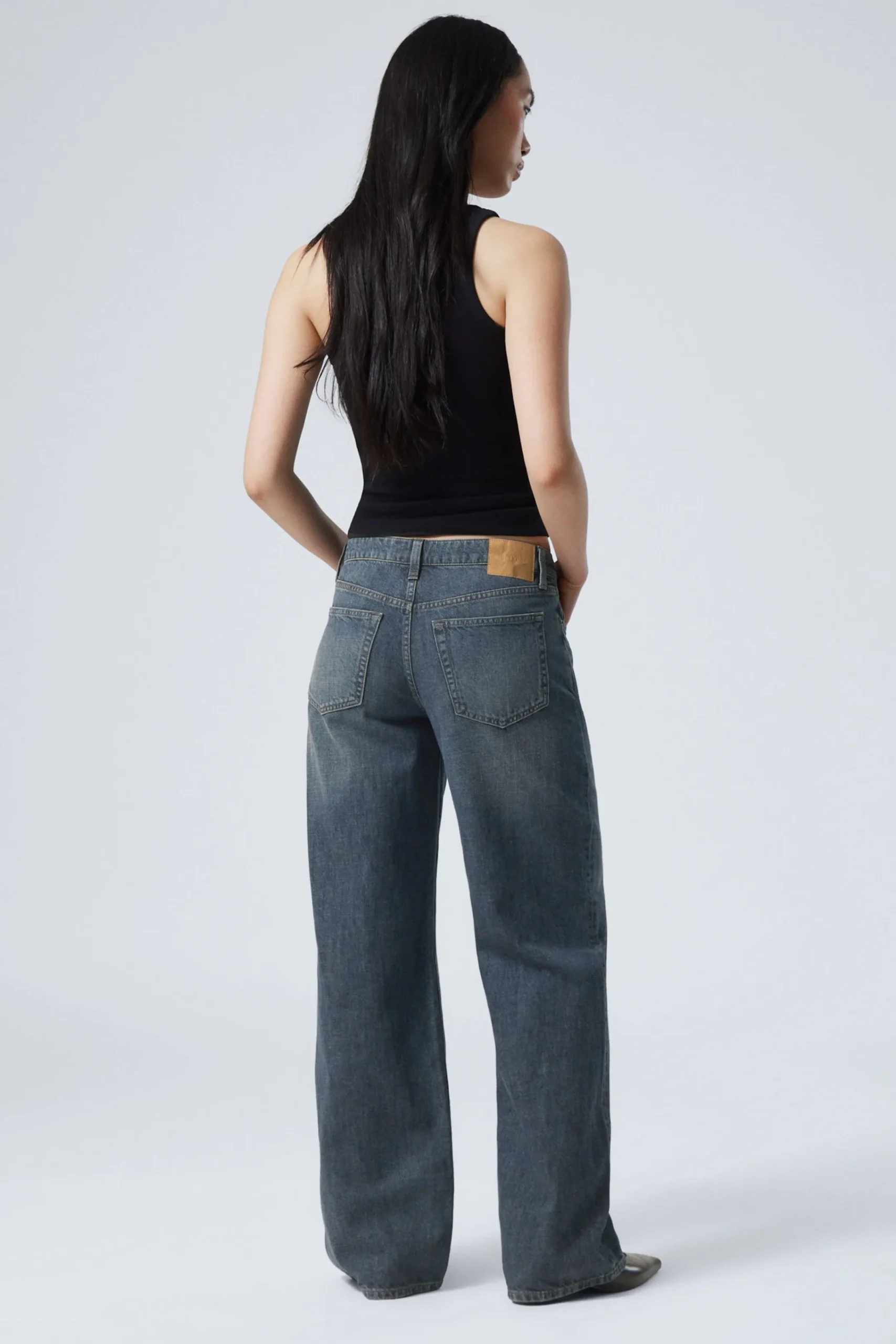 ample_low_waist_loose_wide_leg_jeans_5-1.webp Weekday Jeans<AMPLE LOW WAIST LOOSE WIDE LEG JEANS