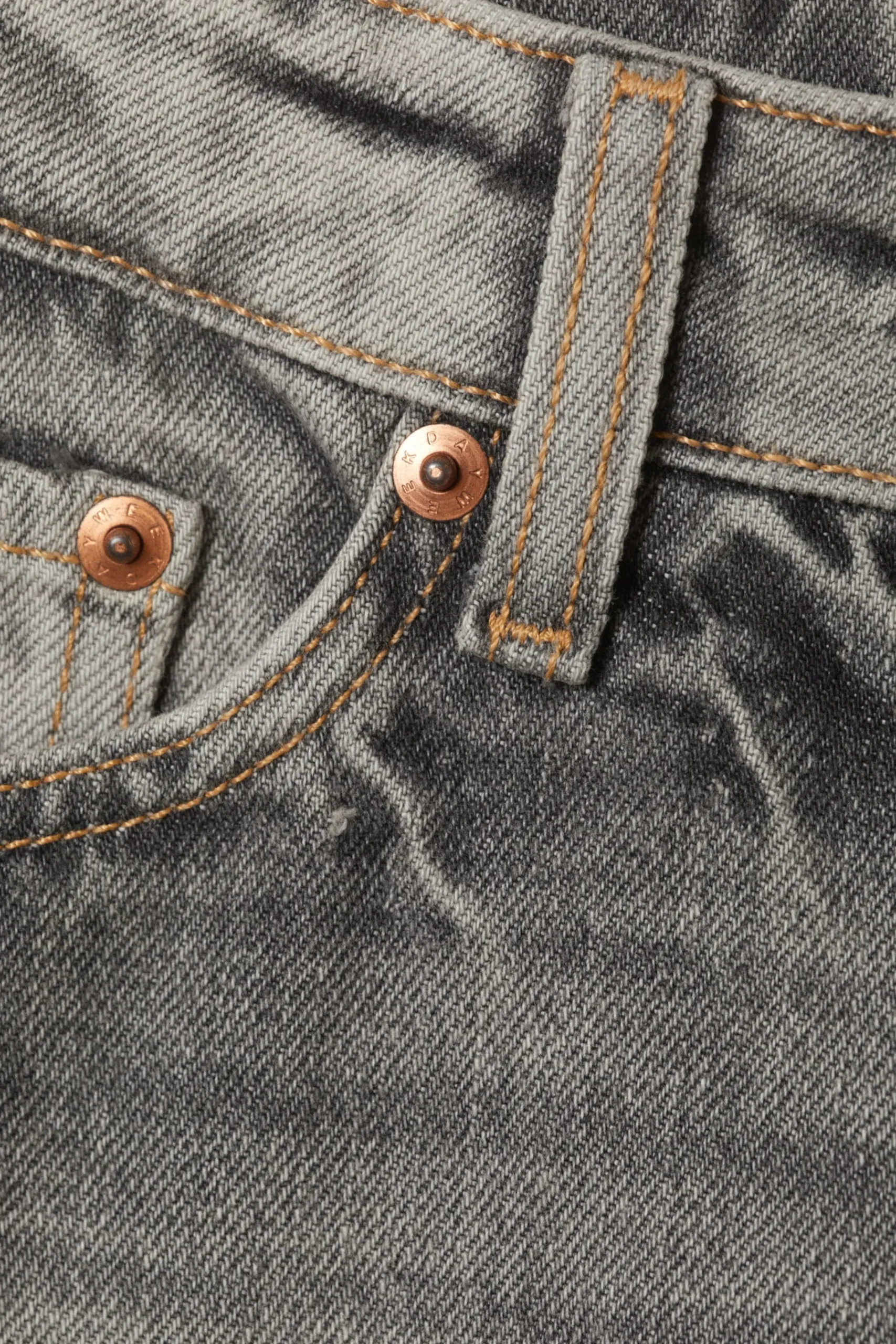 ample_low_waist_loose_wide_leg_jeans_5-6.webp Weekday Jeans<AMPLE LOW WAIST LOOSE WIDE LEG JEANS