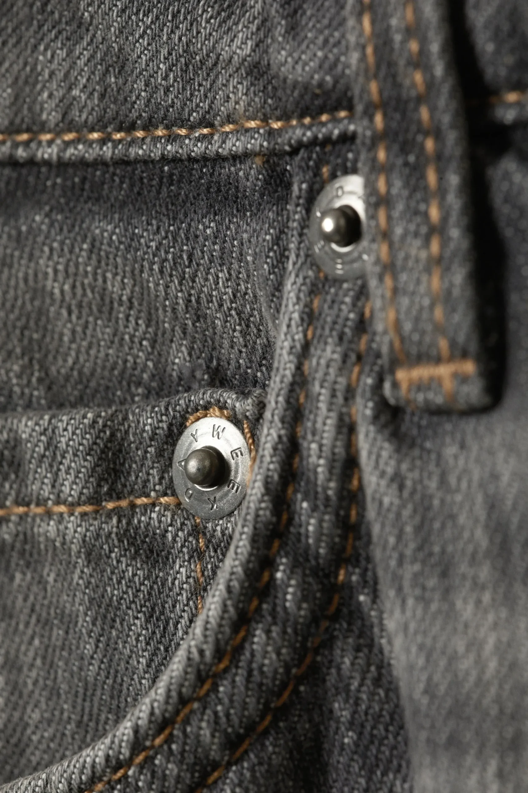 ample_low_waist_loose_wide_leg_jeans_5-8.webp Weekday Jeans<AMPLE LOW WAIST LOOSE WIDE LEG JEANS