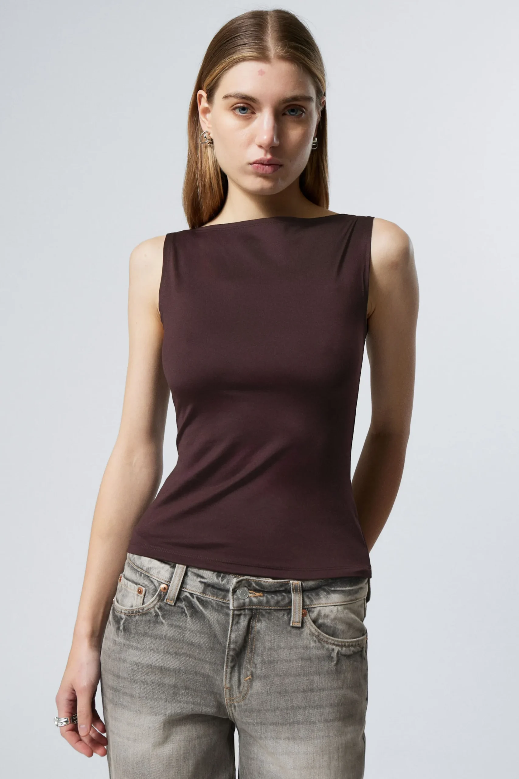 Weekday Toppar<ANNIE BOATNECK SLEEVELESS TOP