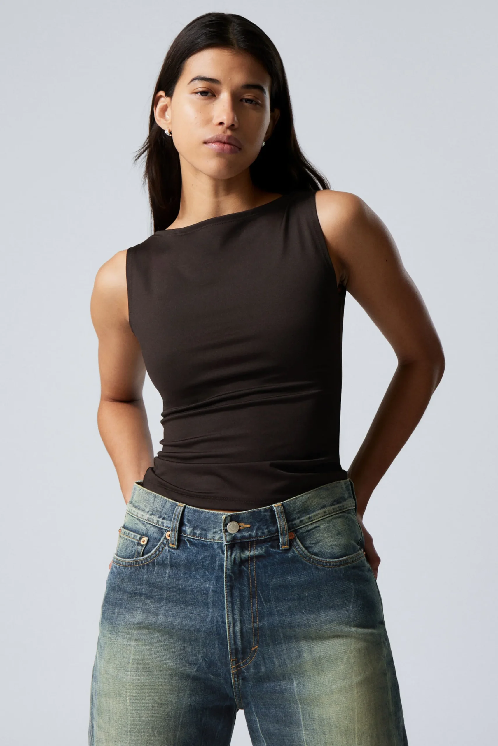 Weekday Toppar<ANNIE BOATNECK SLEEVELESS TOP