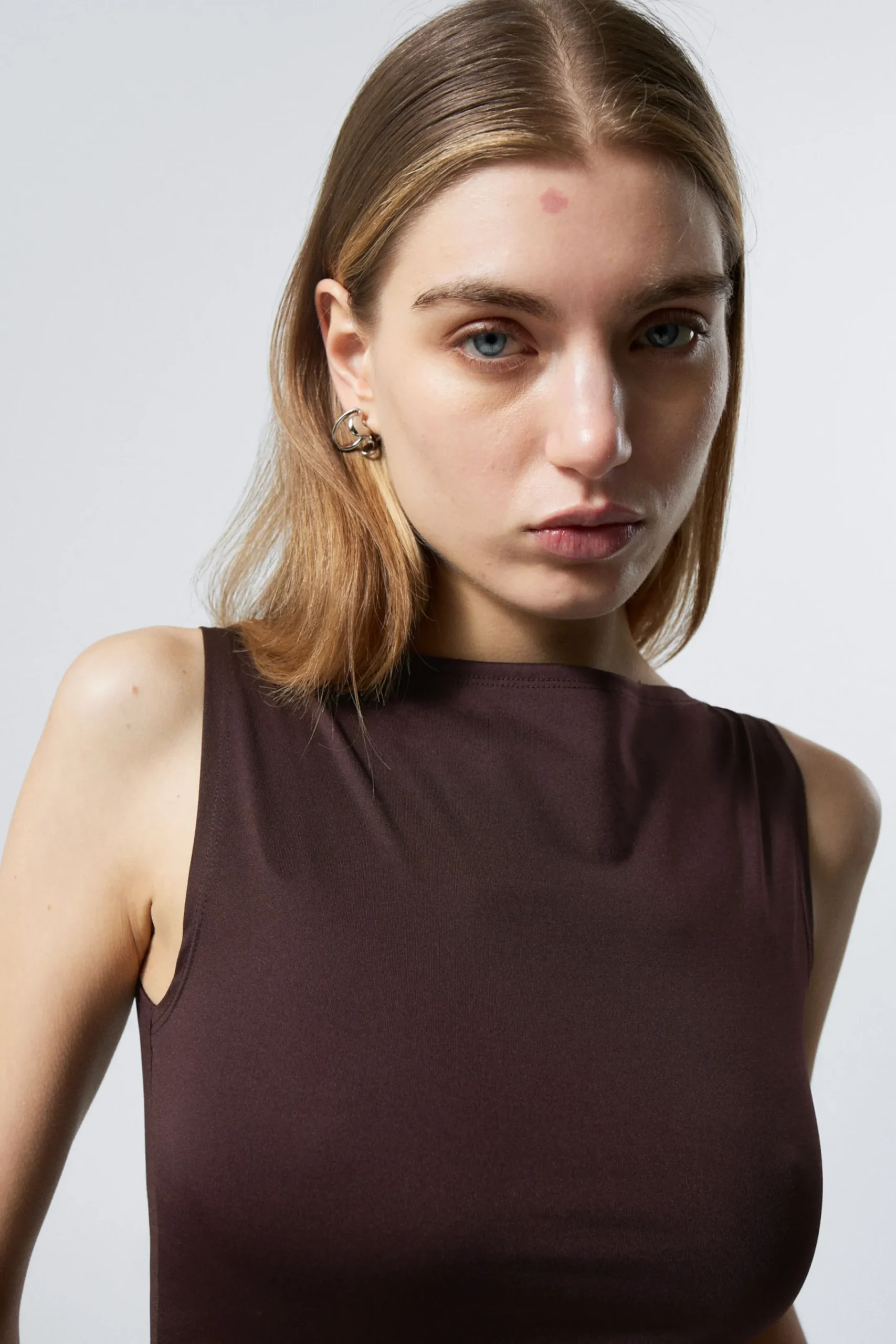 Weekday Toppar<ANNIE BOATNECK SLEEVELESS TOP