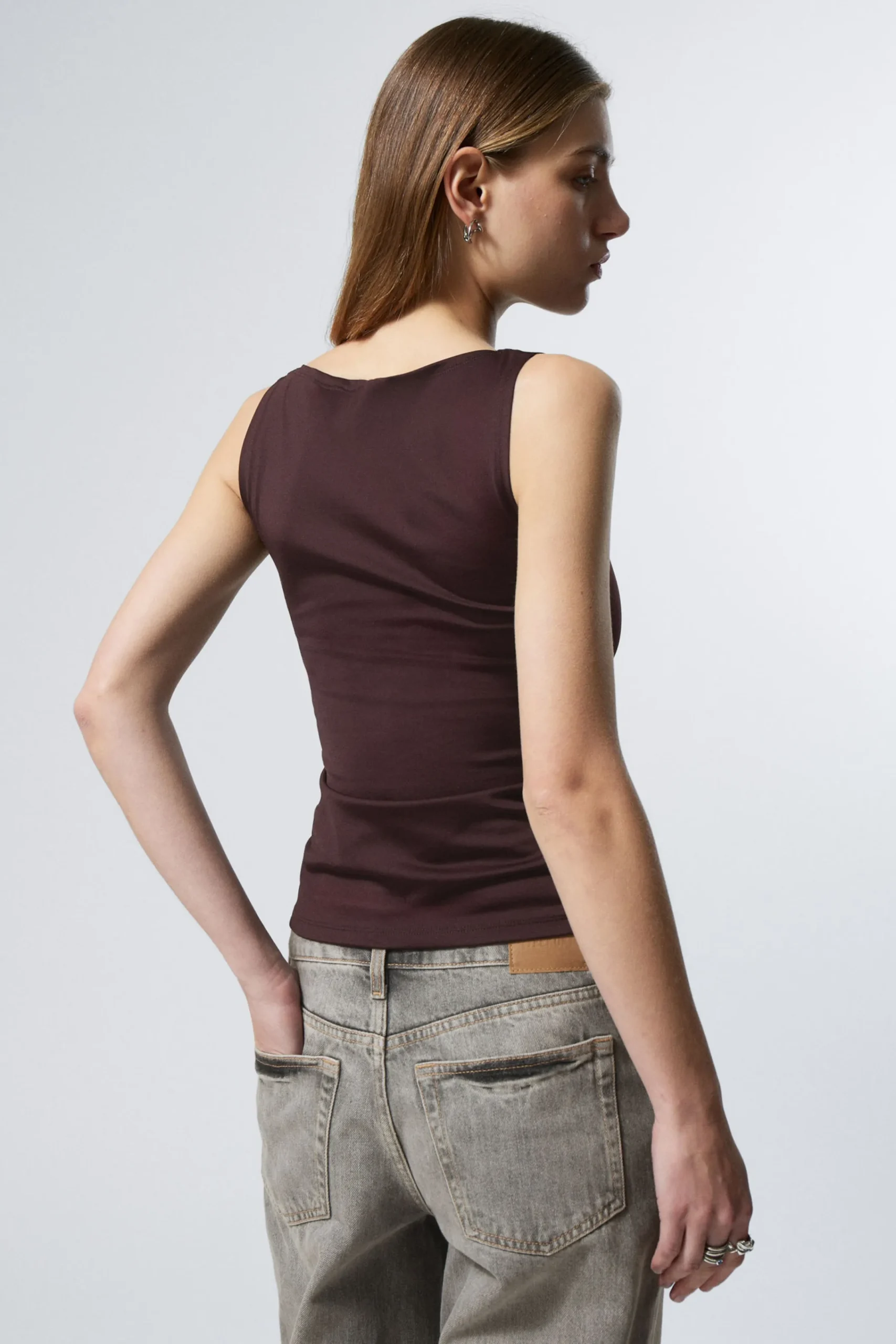 annie_boatneck_sleeveless_top_3-3.webp Weekday Toppar<ANNIE BOATNECK SLEEVELESS TOP