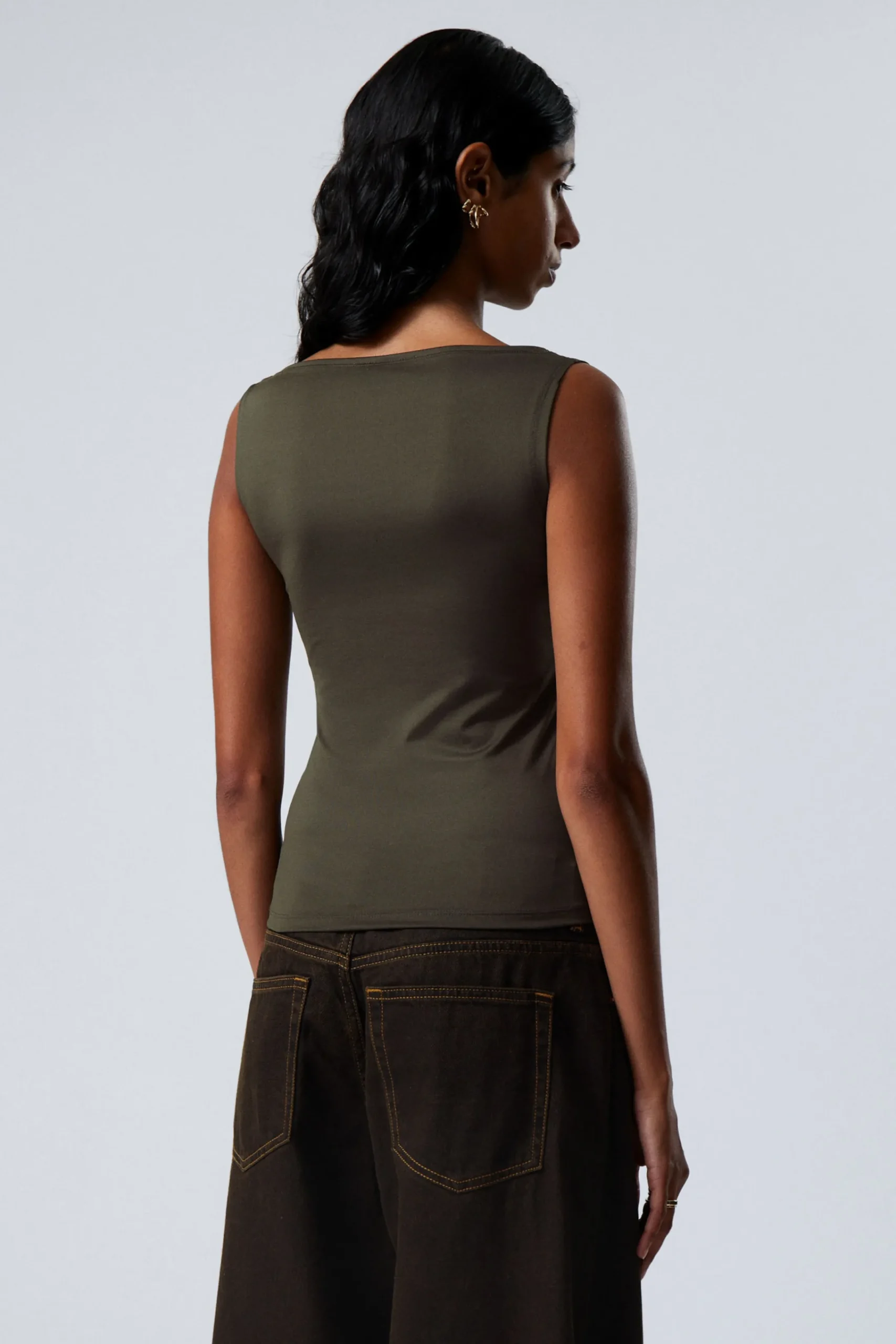 annie_boatneck_sleeveless_top_3-5.webp Weekday Toppar<ANNIE BOATNECK SLEEVELESS TOP