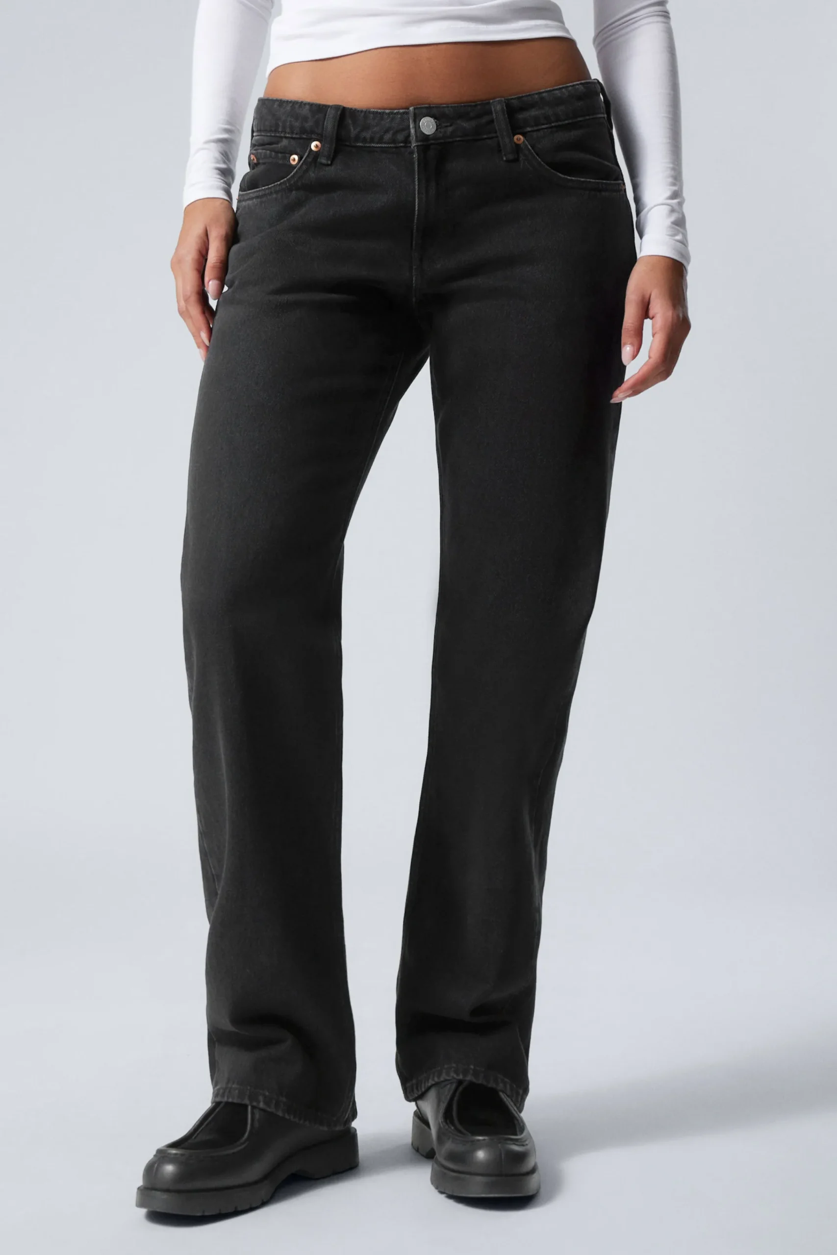 Weekday Jeans<ARROW LOW WAIST REGULAR STRAIGHT LEG JEANS