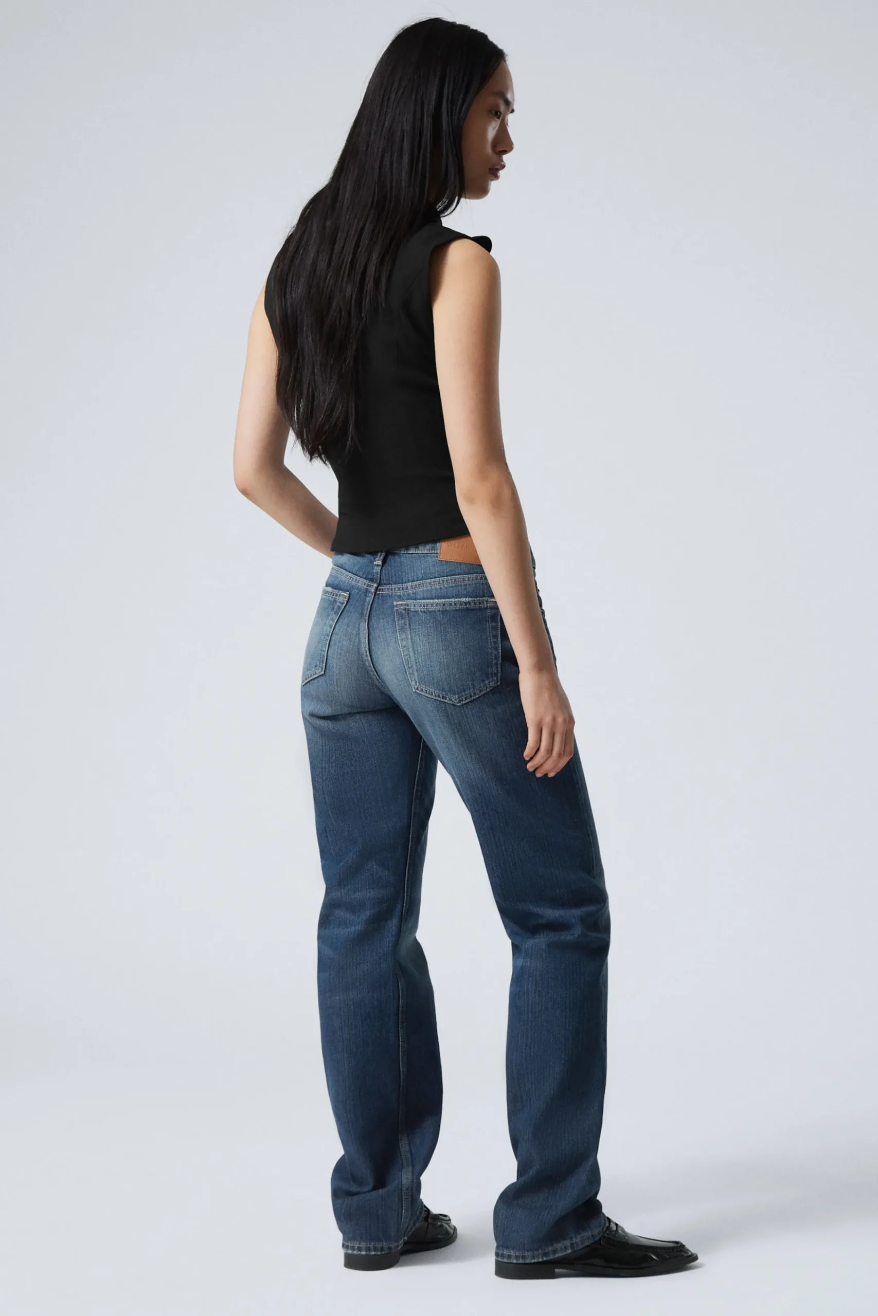 arrow_low_waist_regular_straight_leg_jeans_3-1.webp Weekday Jeans<ARROW LOW WAIST REGULAR STRAIGHT LEG JEANS