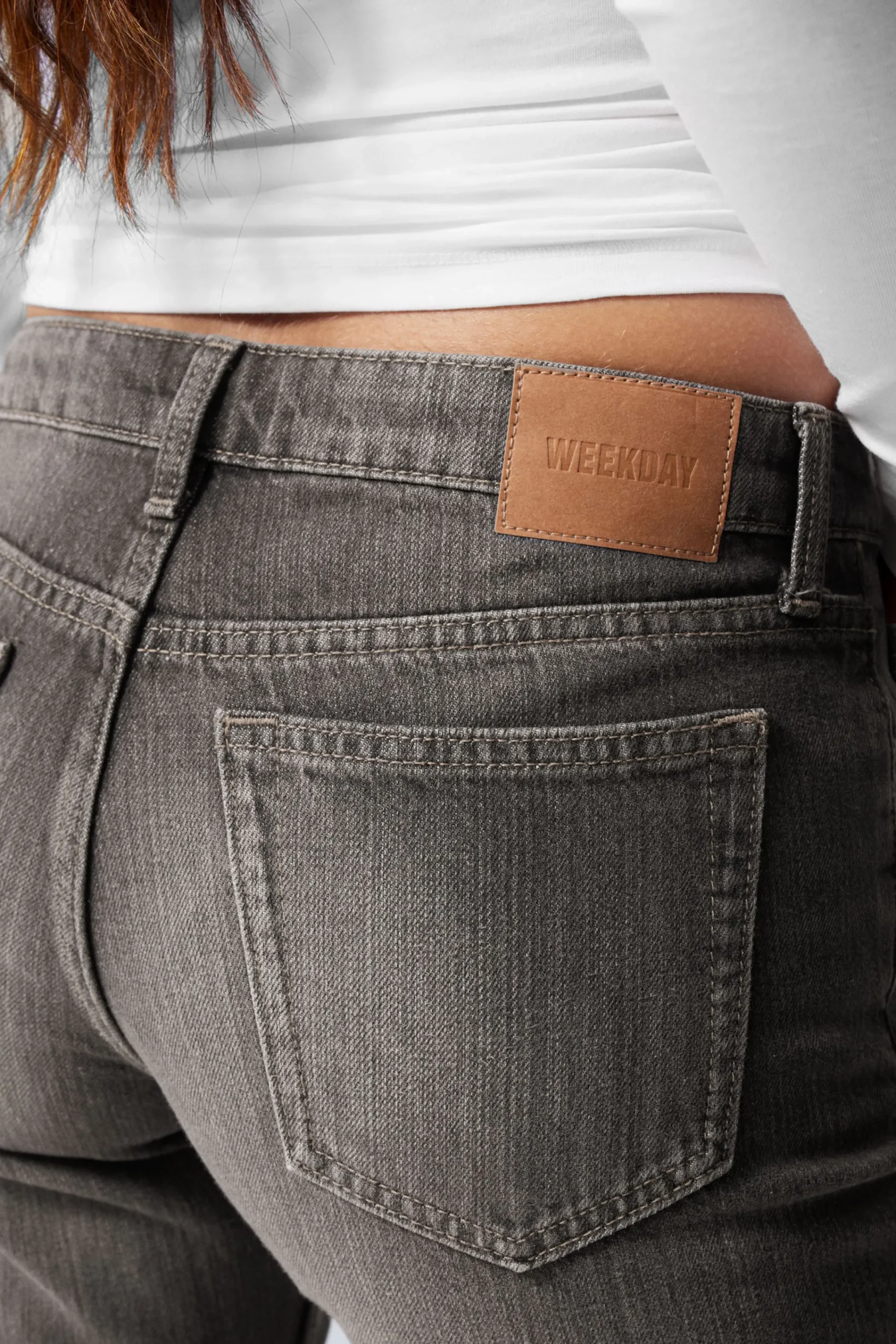 arrow_low_waist_regular_straight_leg_jeans_4-3.webp Weekday Jeans<ARROW LOW WAIST REGULAR STRAIGHT LEG JEANS