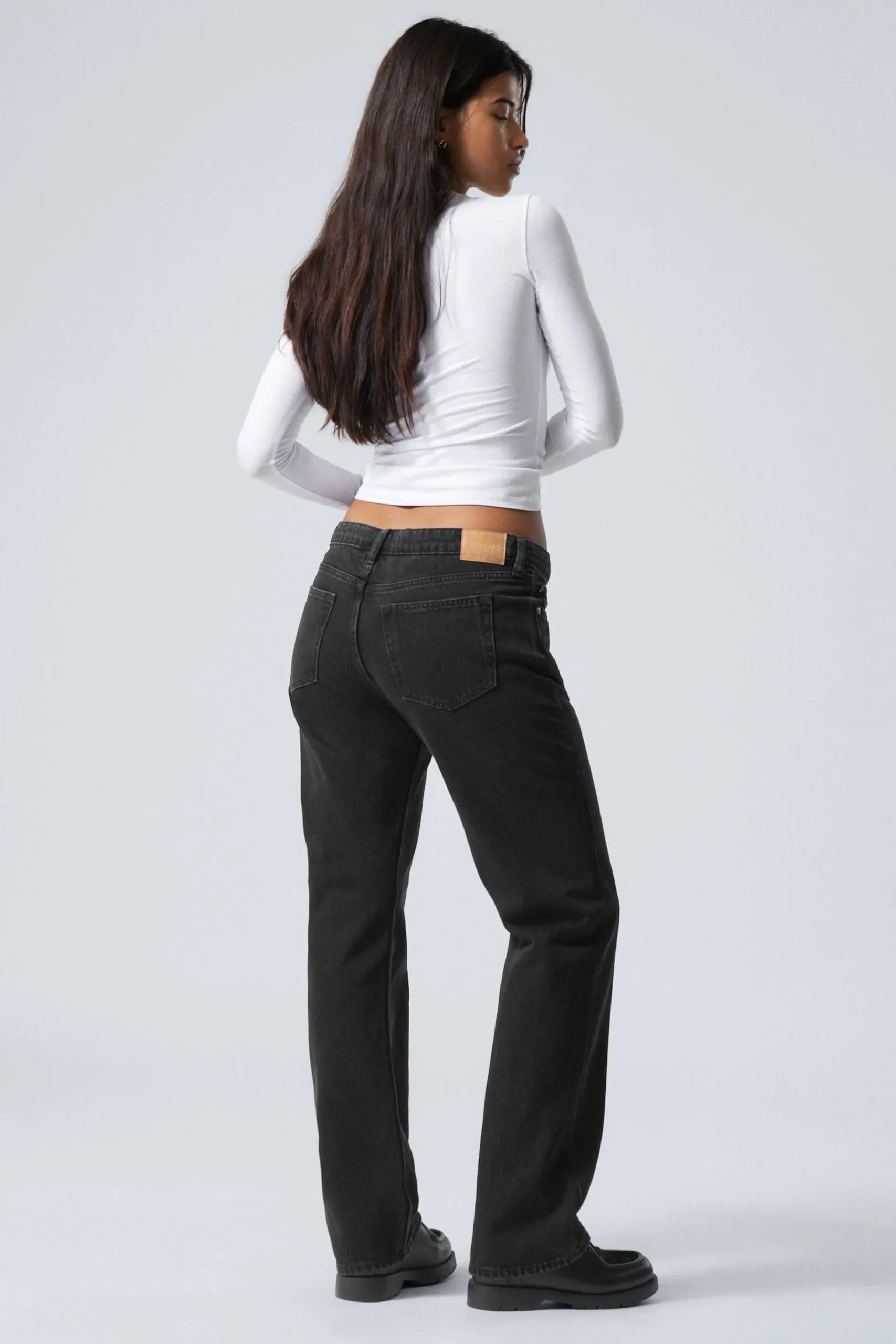 arrow_low_waist_regular_straight_leg_jeans_4.webp Weekday Jeans<ARROW LOW WAIST REGULAR STRAIGHT LEG JEANS
