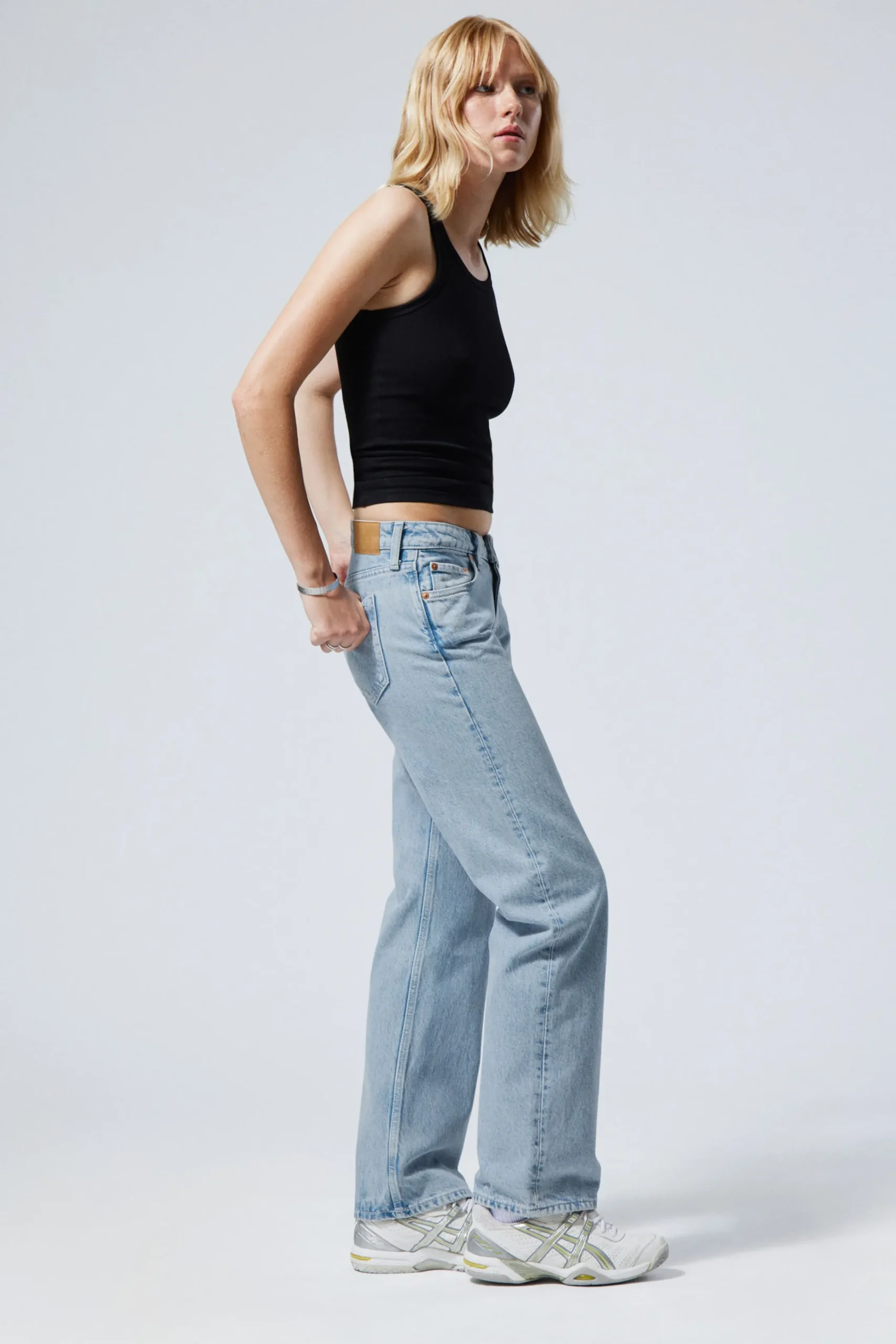 arrow_low_waist_regular_straight_leg_jeans_5-5.webp Weekday Jeans<ARROW LOW WAIST REGULAR STRAIGHT LEG JEANS