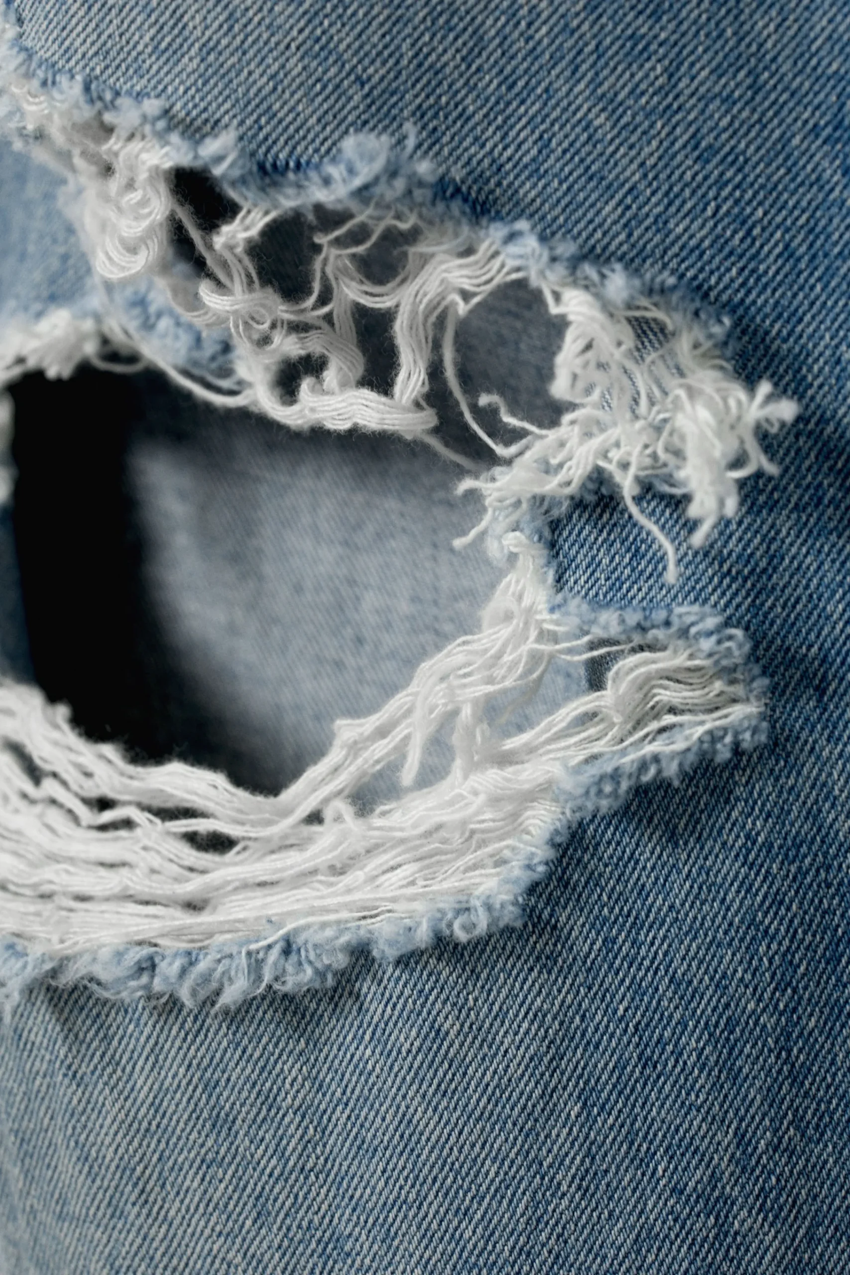 Weekday Jeans<ASTRO BAGGY JEANS MED SLITNA KNÄN