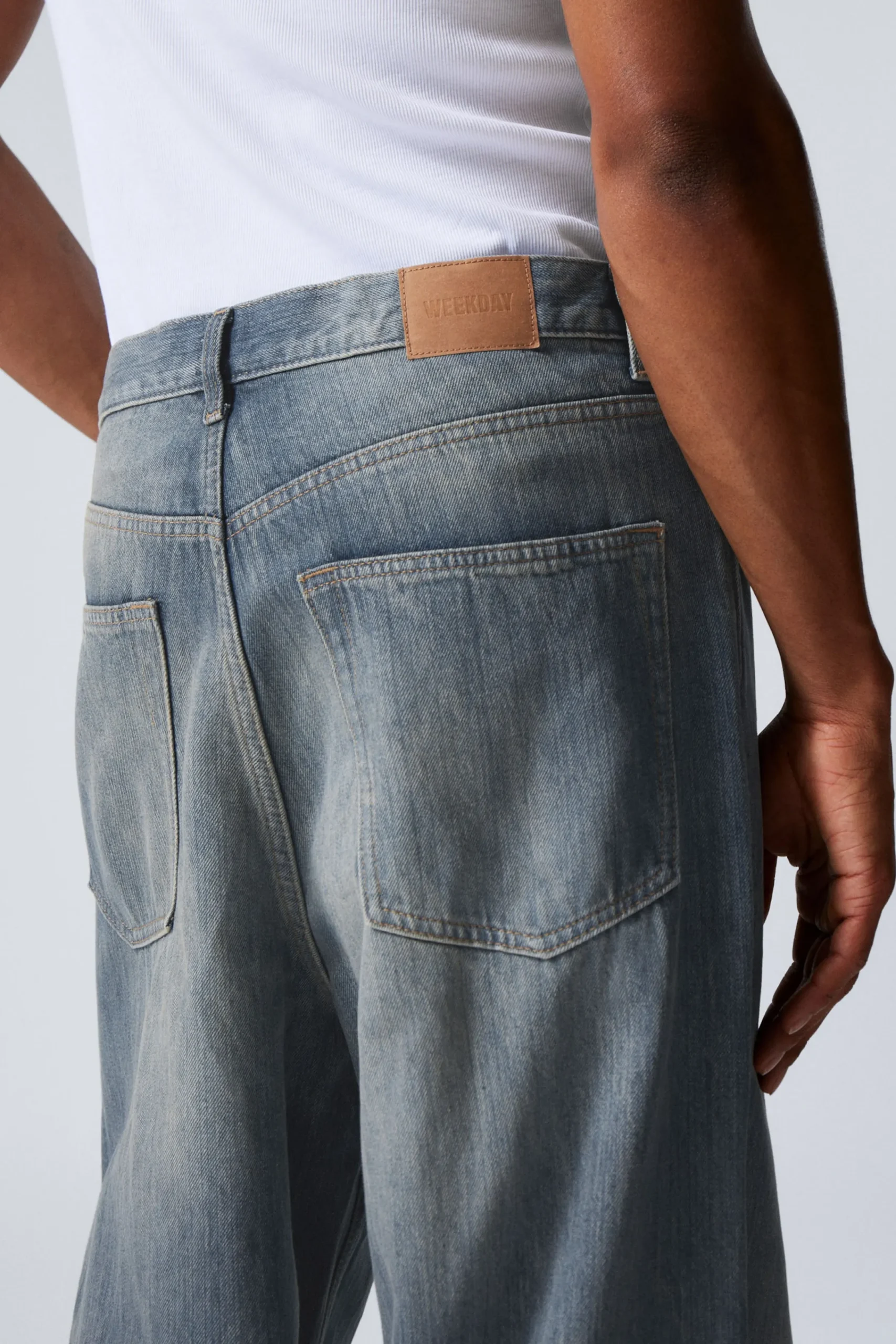 astro_loose_baggy_leg_jeans_3-7.webp Weekday Jeans | Jeans<ASTRO LOOSE BAGGY LEG JEANS