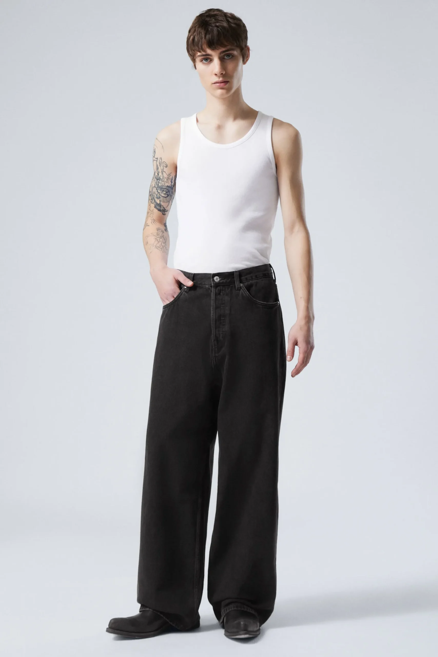 astro_loose_baggy_leg_jeans_4-6.webp Weekday Jeans<ASTRO LOOSE BAGGY LEG JEANS