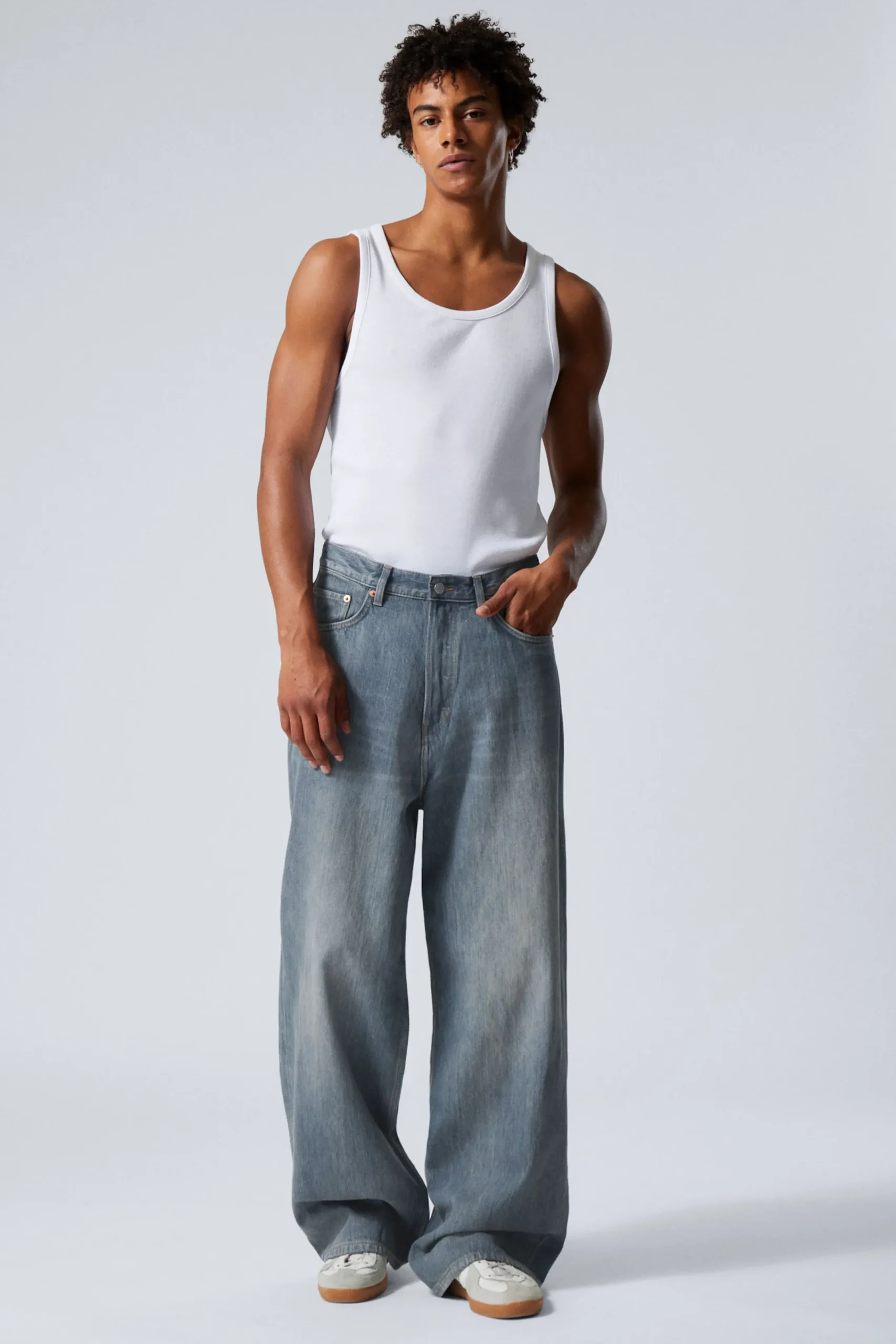 astro_loose_baggy_leg_jeans_4-7.webp Weekday Jeans | Jeans<ASTRO LOOSE BAGGY LEG JEANS