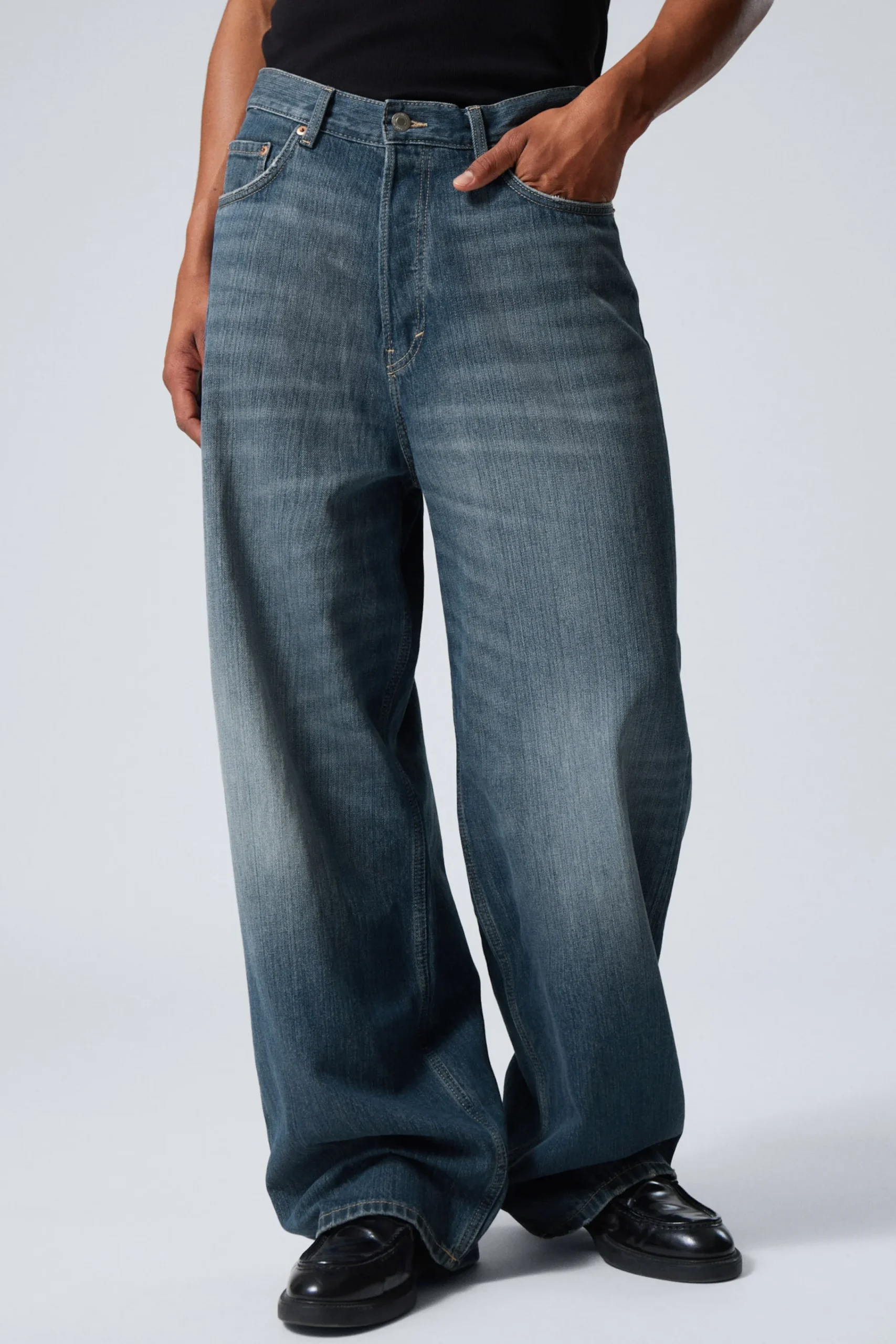 astro_loose_baggy_leg_jeans_4-9.webp Weekday Jeans<ASTRO LOOSE BAGGY LEG JEANS