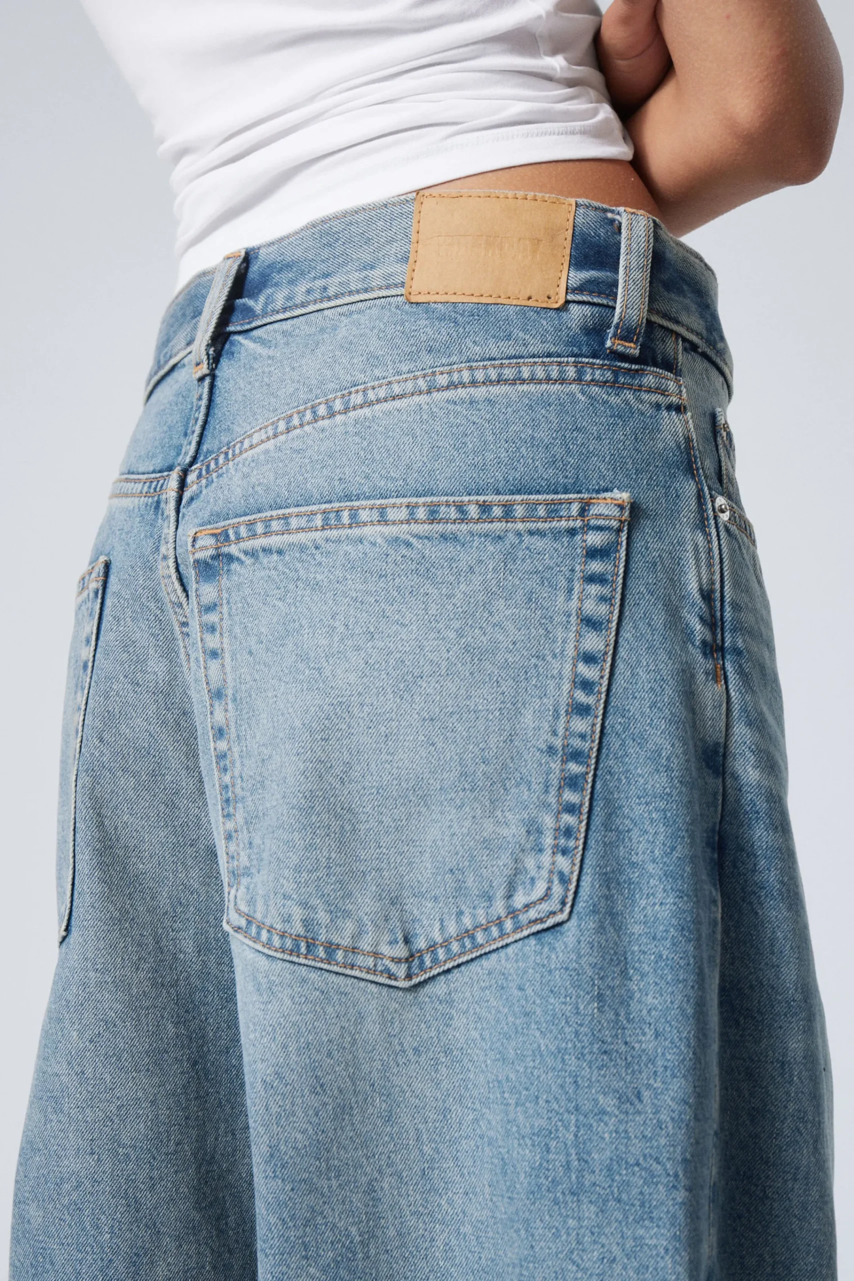 astro_loose_baggy_leg_jeans_6-2.webp Weekday Jeans | Jeans<ASTRO LOOSE BAGGY LEG JEANS