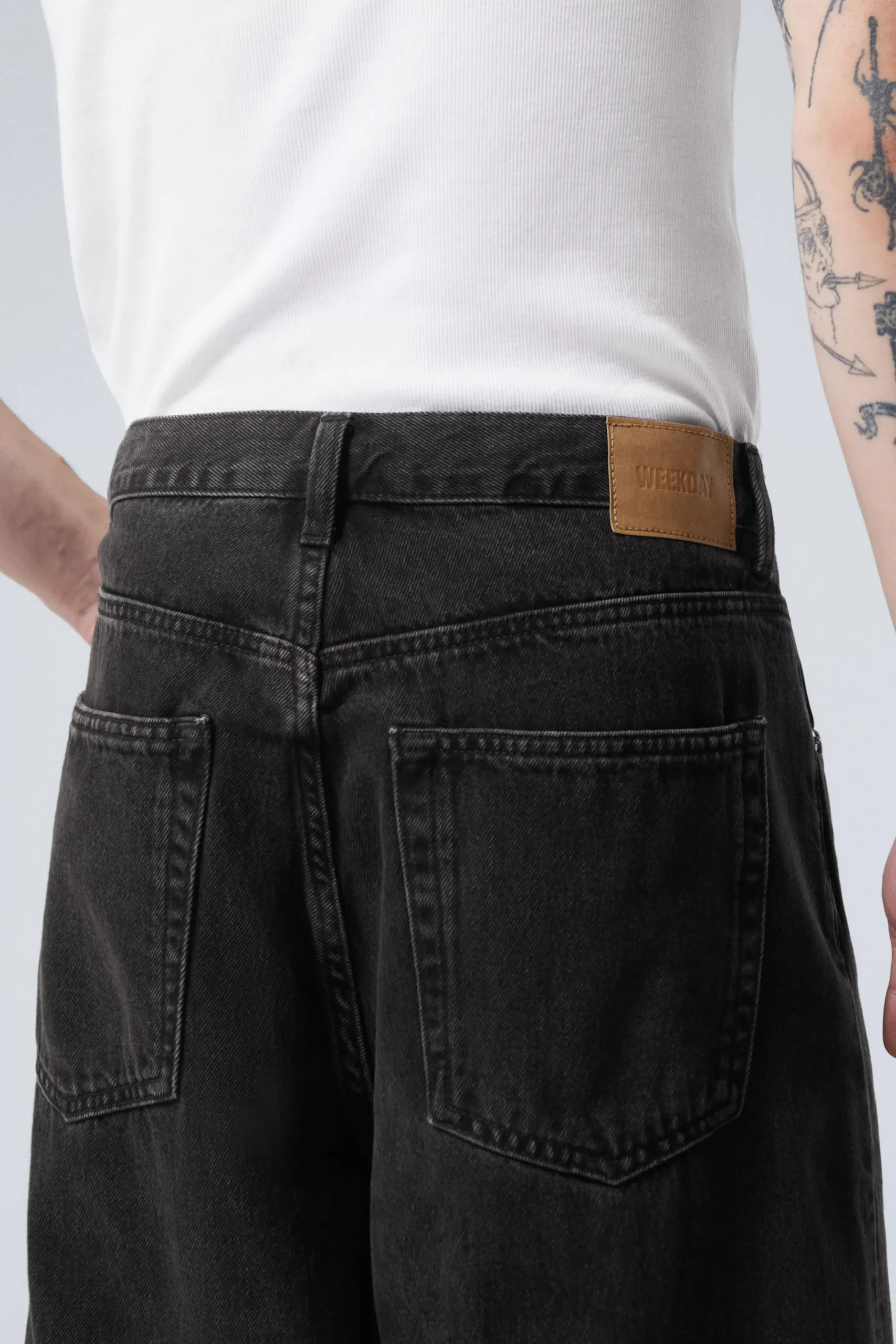astro_loose_baggy_leg_jeans_6-6.webp Weekday Jeans<ASTRO LOOSE BAGGY LEG JEANS