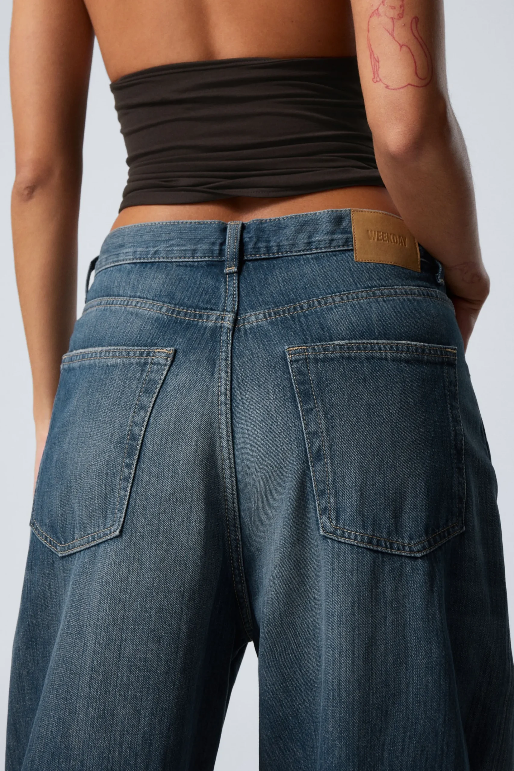 astro_loose_baggy_leg_jeans_6-9.webp Weekday Jeans<ASTRO LOOSE BAGGY LEG JEANS