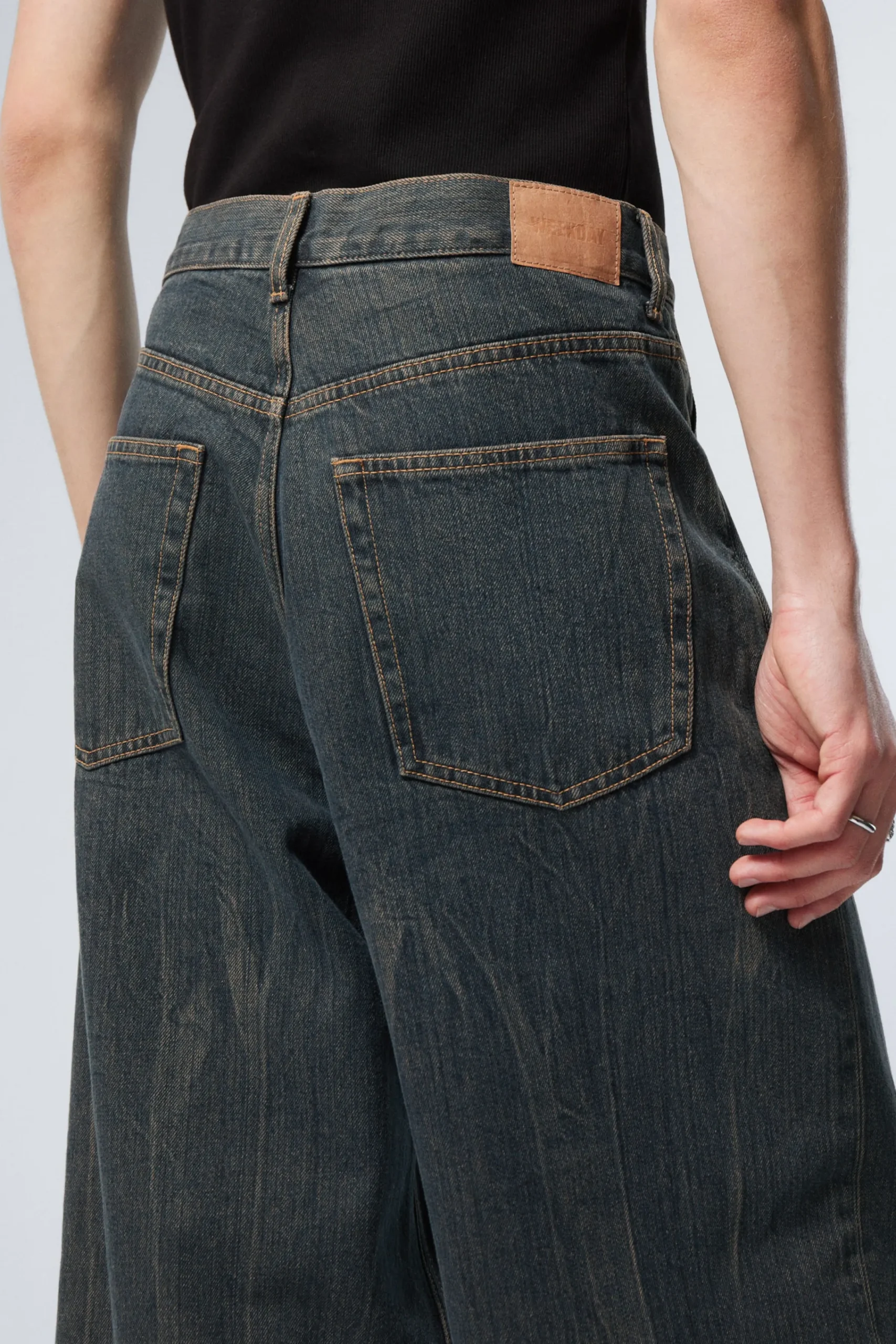 astro_loose_baggy_leg_jeans_7-3.webp Weekday Jeans | Jeans<ASTRO LOOSE BAGGY LEG JEANS