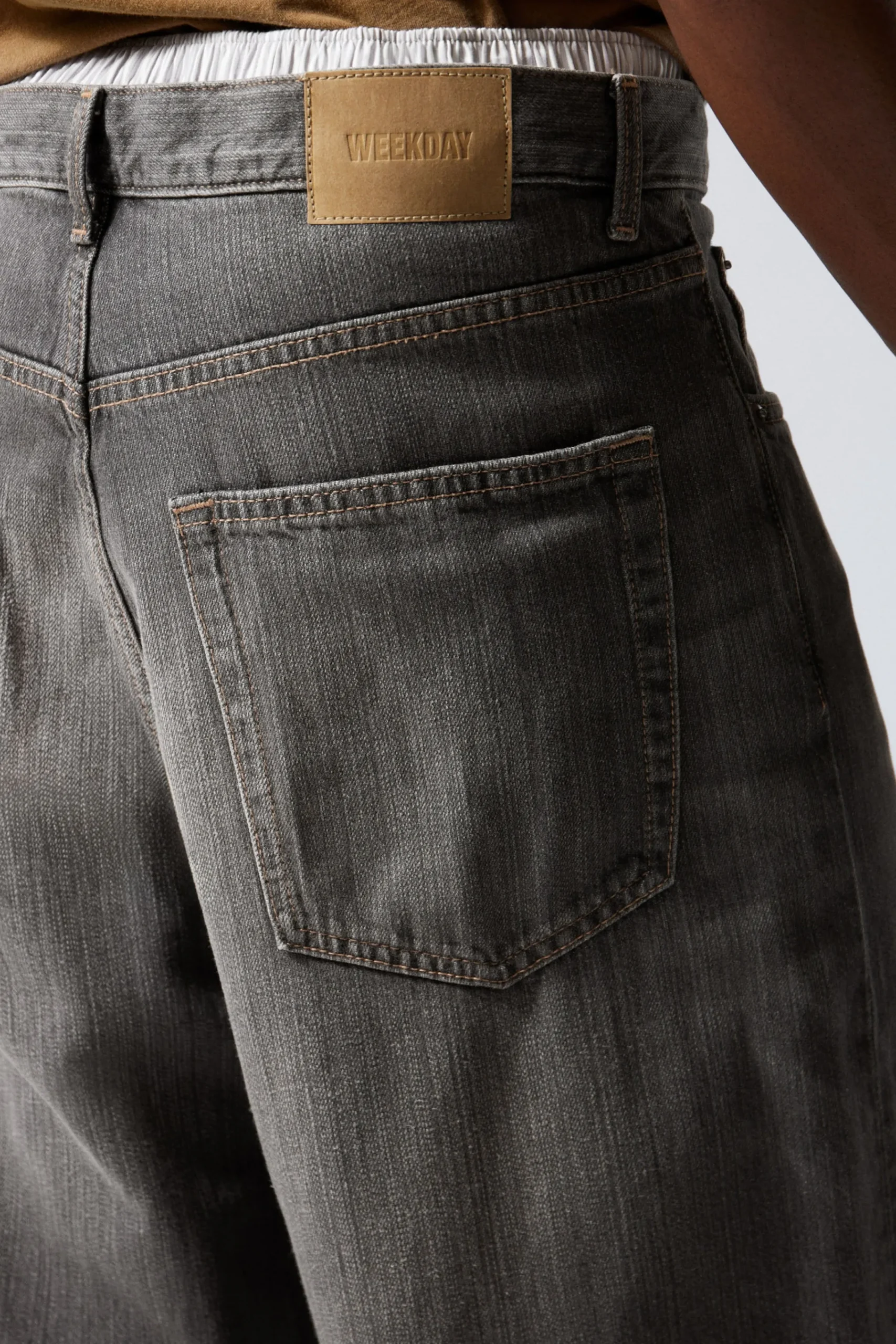 astro_loose_baggy_leg_jeans_7-9.webp Weekday Jeans | Jeans<ASTRO LOOSE BAGGY LEG JEANS
