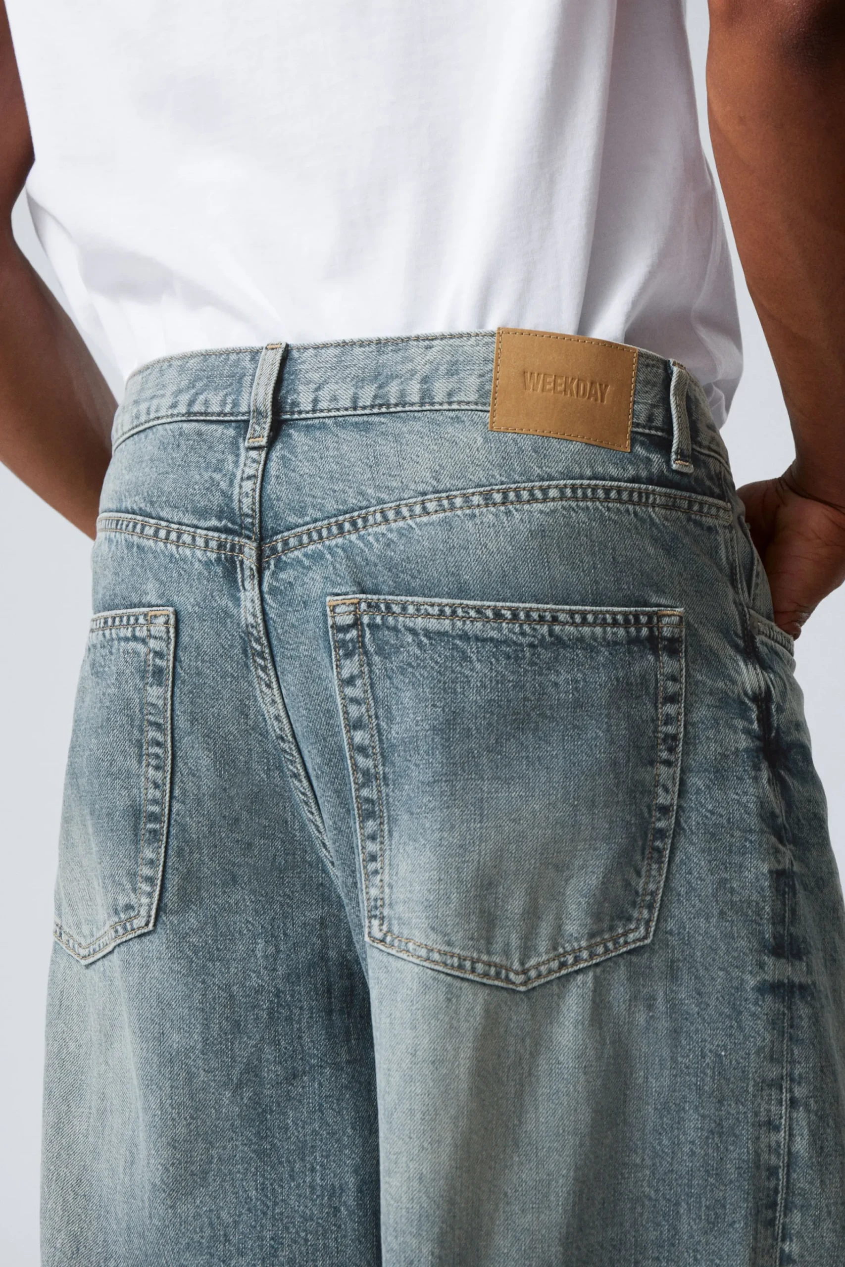 astro_loose_baggy_leg_jeans_8-4.webp Weekday Jeans | Jeans<ASTRO LOOSE BAGGY LEG JEANS