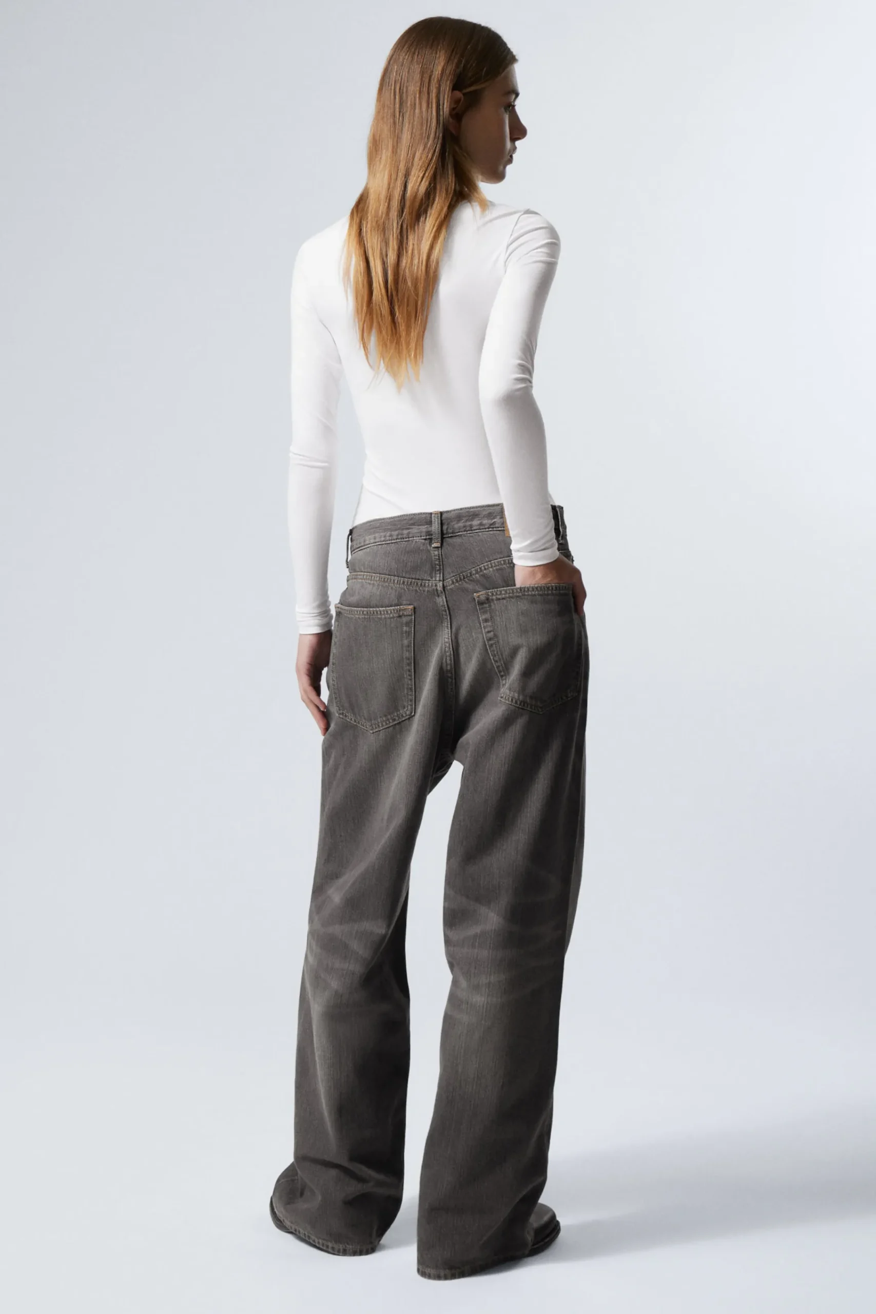 astro_loose_baggy_leg_jeans_8-9.webp Weekday Jeans | Jeans<ASTRO LOOSE BAGGY LEG JEANS