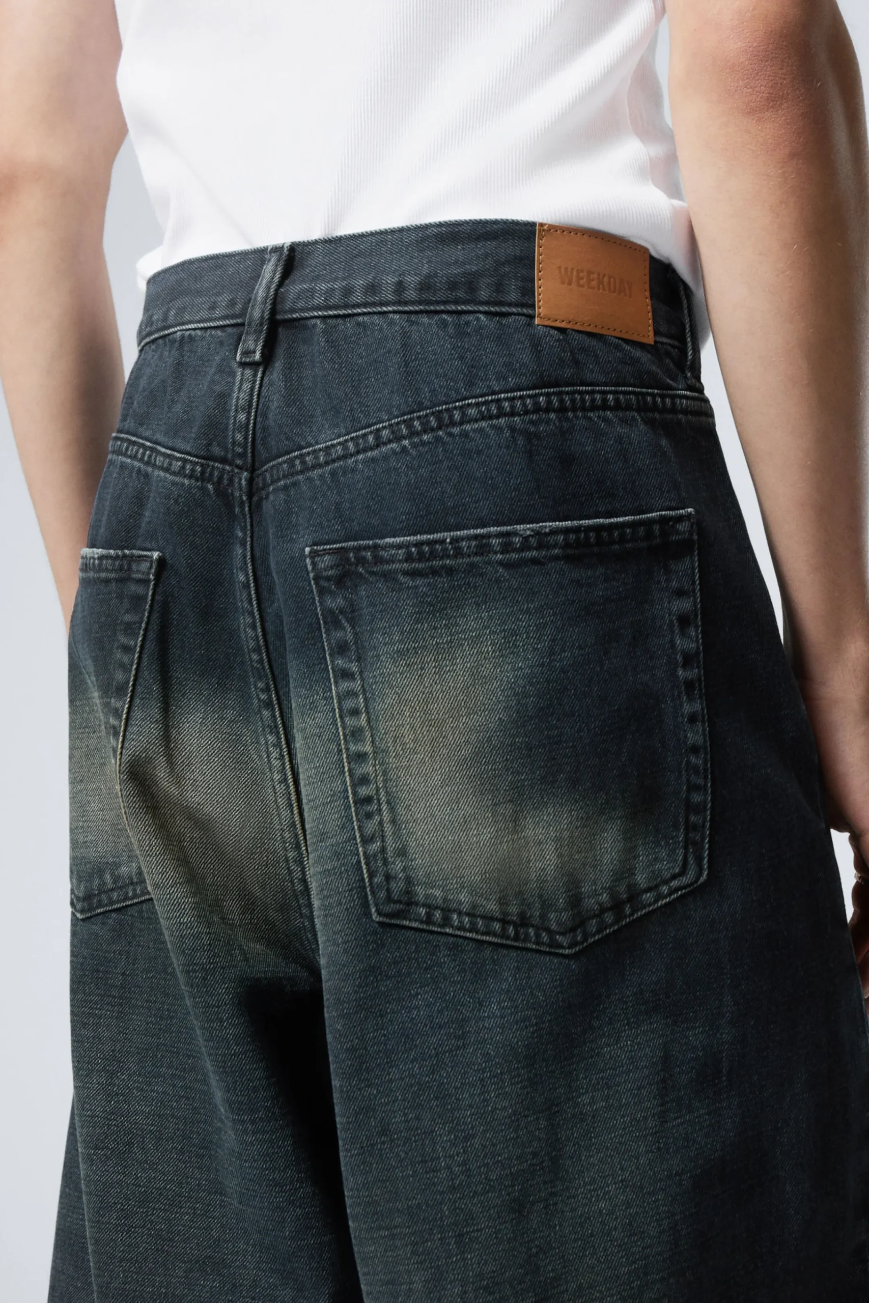 astro_loose_baggy_leg_jeans_9-10.webp Weekday Jeans | Jeans<ASTRO LOOSE BAGGY LEG JEANS