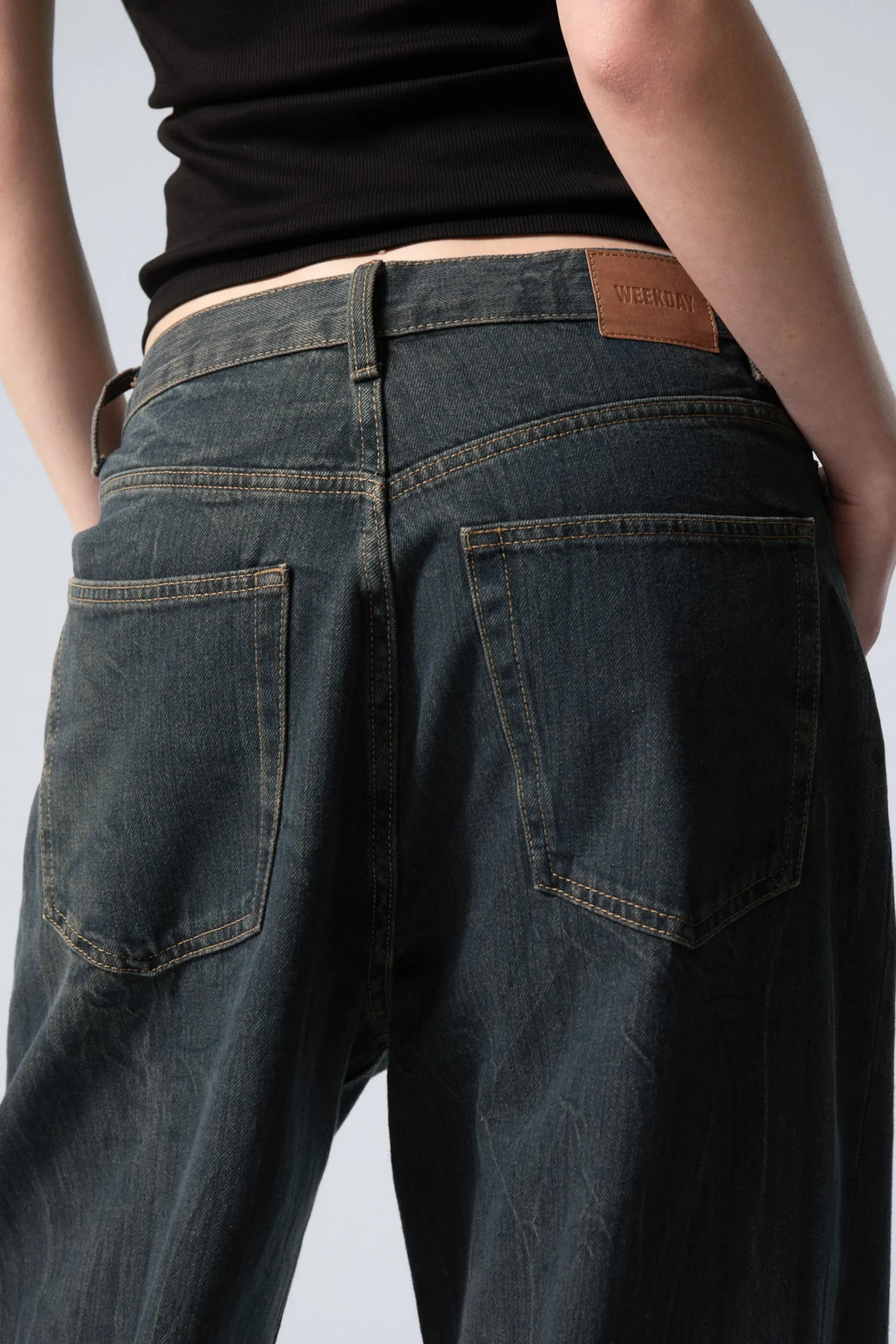 astro_loose_baggy_leg_jeans_9-3.webp Weekday Jeans | Jeans<ASTRO LOOSE BAGGY LEG JEANS