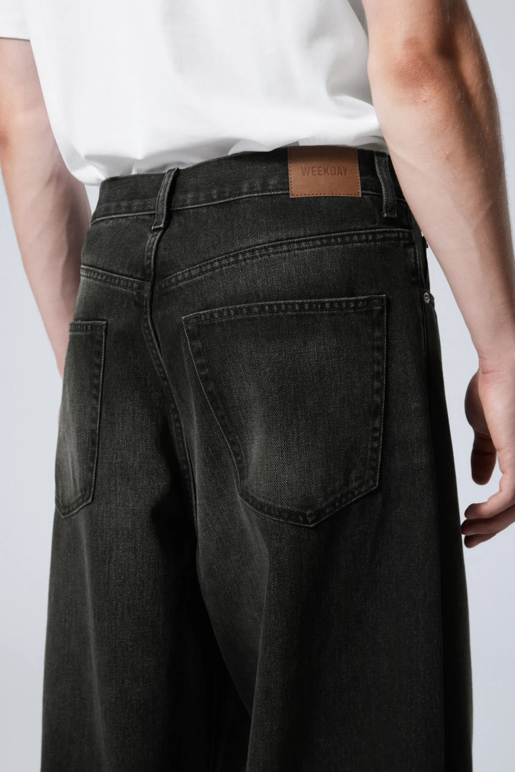 astro_loose_baggy_leg_jeans_9-7.webp Weekday Jeans | Jeans<ASTRO LOOSE BAGGY LEG JEANS