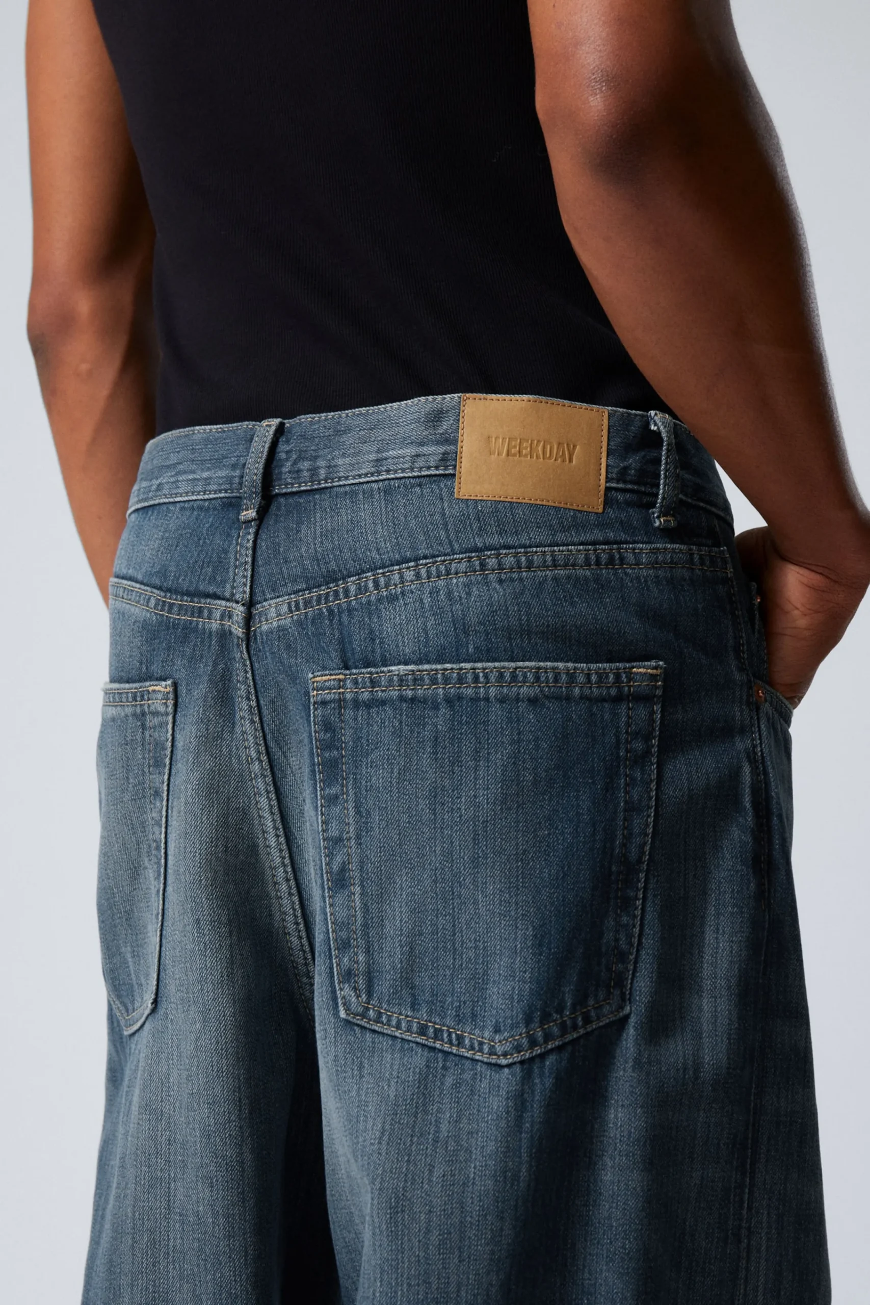 astro_loose_baggy_leg_jeans_9-8.webp Weekday Jeans<ASTRO LOOSE BAGGY LEG JEANS
