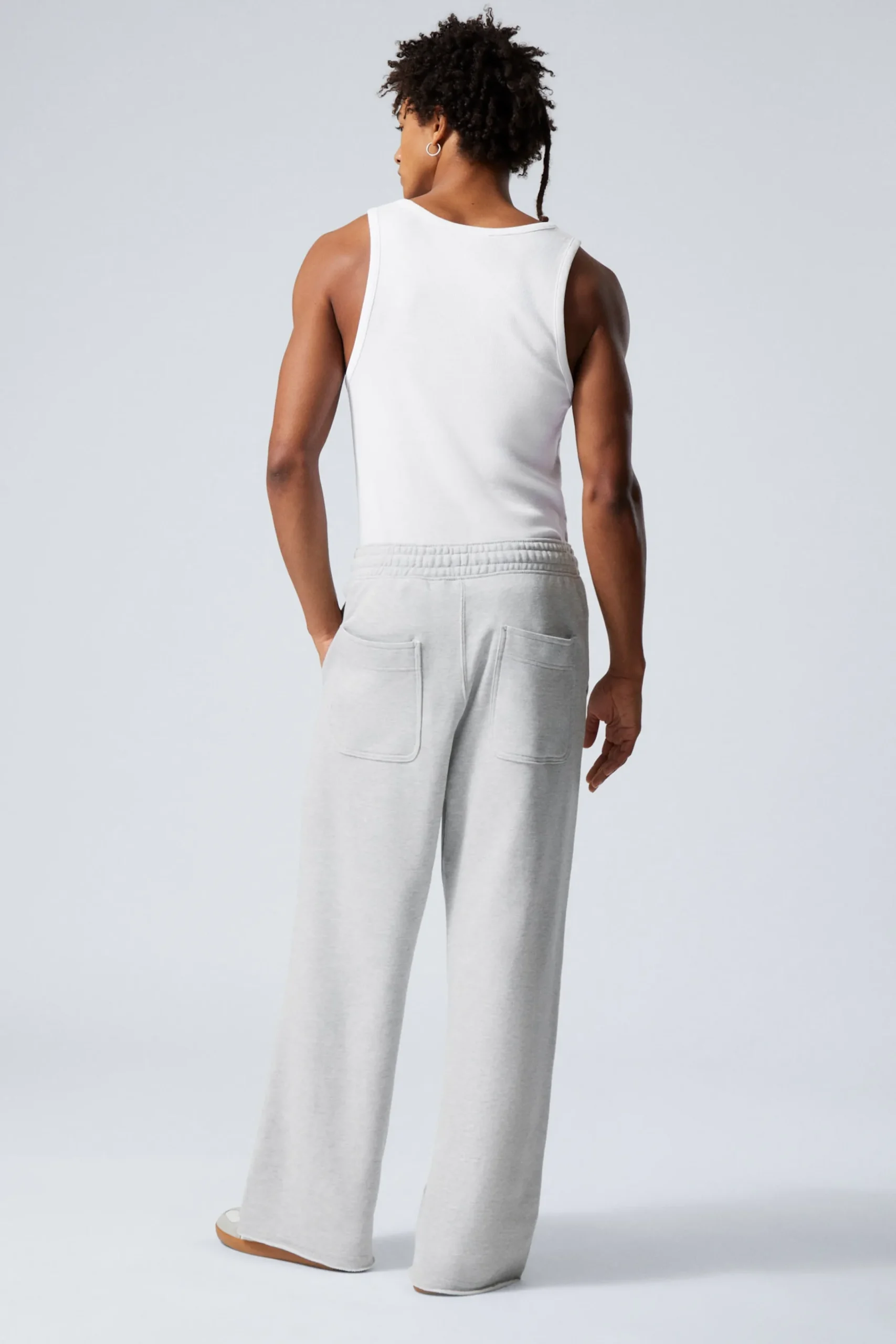 astro_sweatpants_i_bomullsterry_med_ls_passform_2-1.webp Weekday Basplagg | Byxor<ASTRO SWEATPANTS I BOMULLS-TERRY MED LÖS PASSFORM