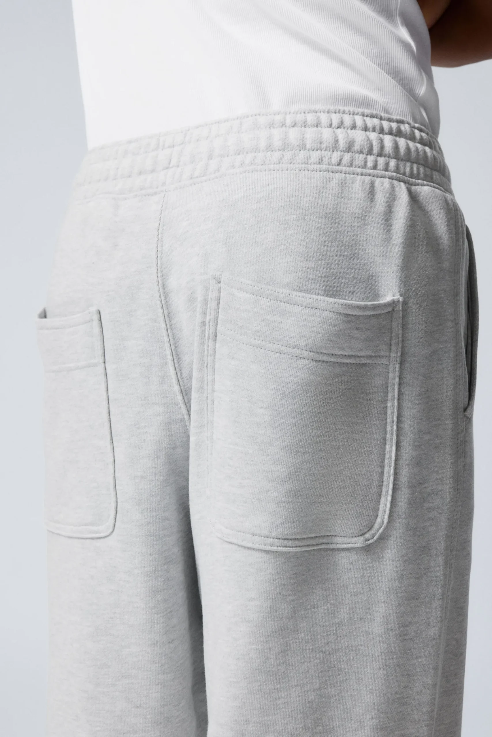 astro_sweatpants_i_bomullsterry_med_ls_passform_3-1.webp Weekday Basplagg | Byxor<ASTRO SWEATPANTS I BOMULLS-TERRY MED LÖS PASSFORM