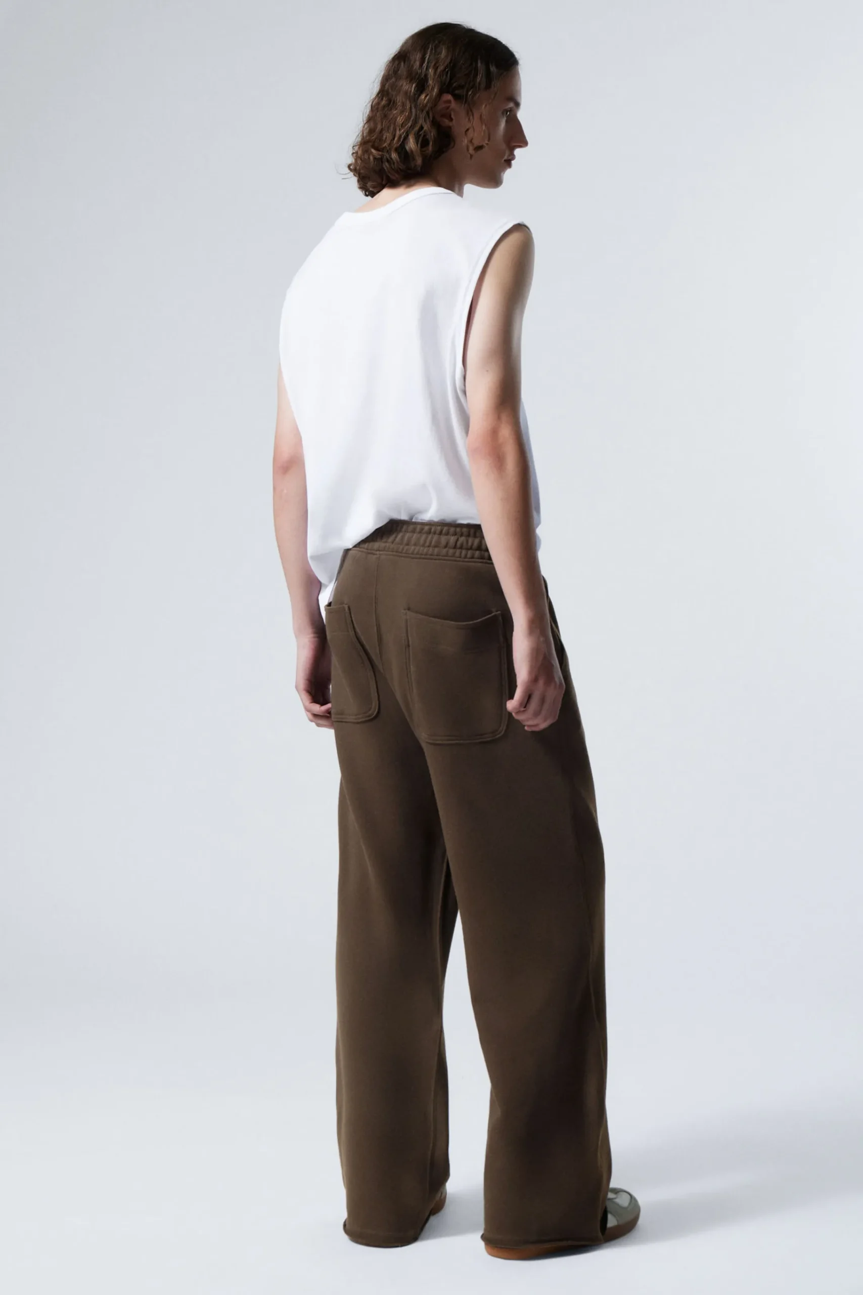 astro_sweatpants_i_bomullsterry_med_ls_passform_3-2.webp Weekday Basplagg | Byxor<ASTRO SWEATPANTS I BOMULLS-TERRY MED LÖS PASSFORM