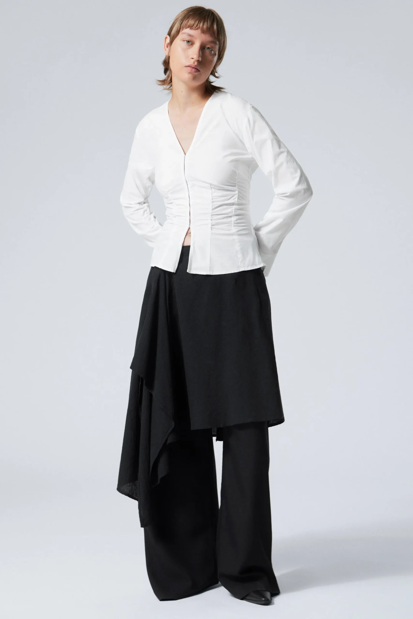 Weekday Kjolar<ASYMMETRISK OMLOTTKJOL I LINNEBLANDNING