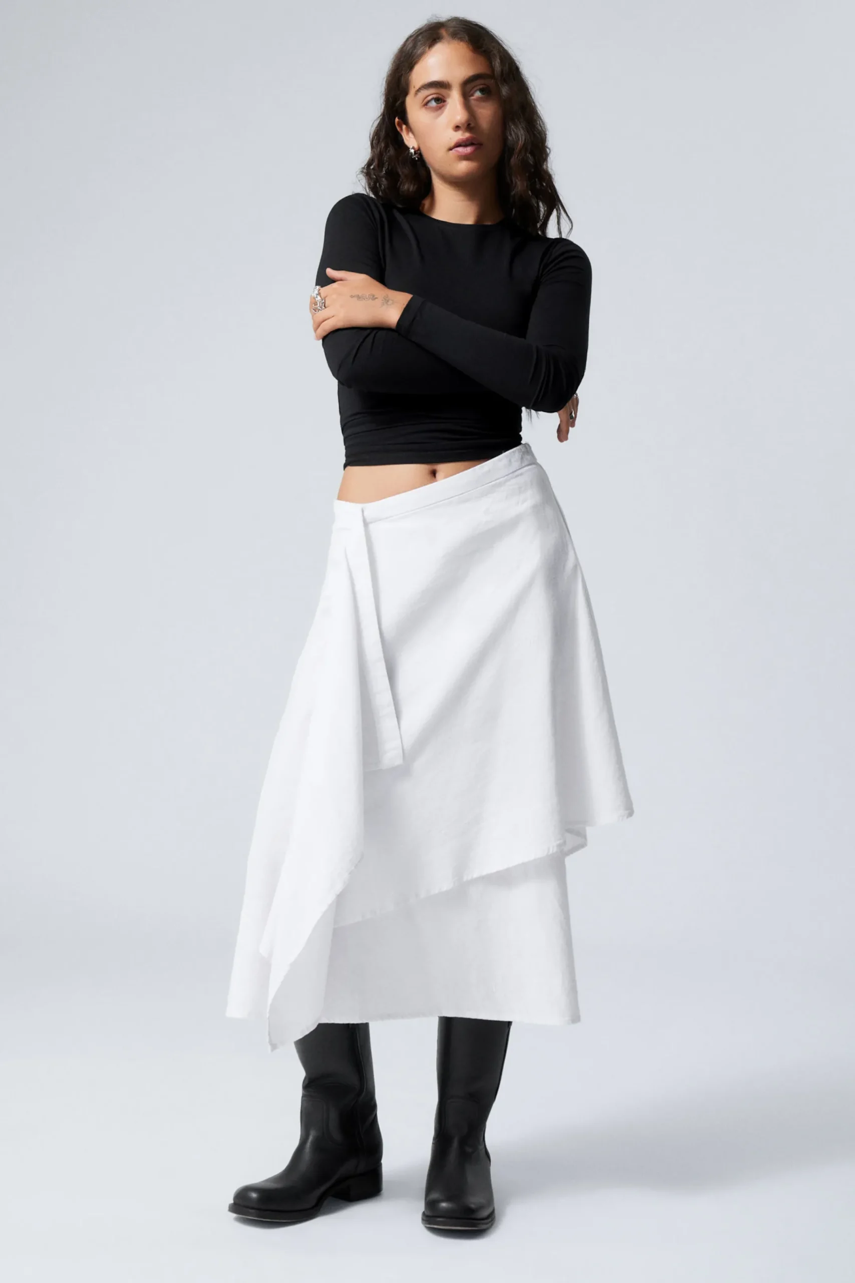 Weekday Kjolar<ASYMMETRISK OMLOTTKJOL I LINNEBLANDNING
