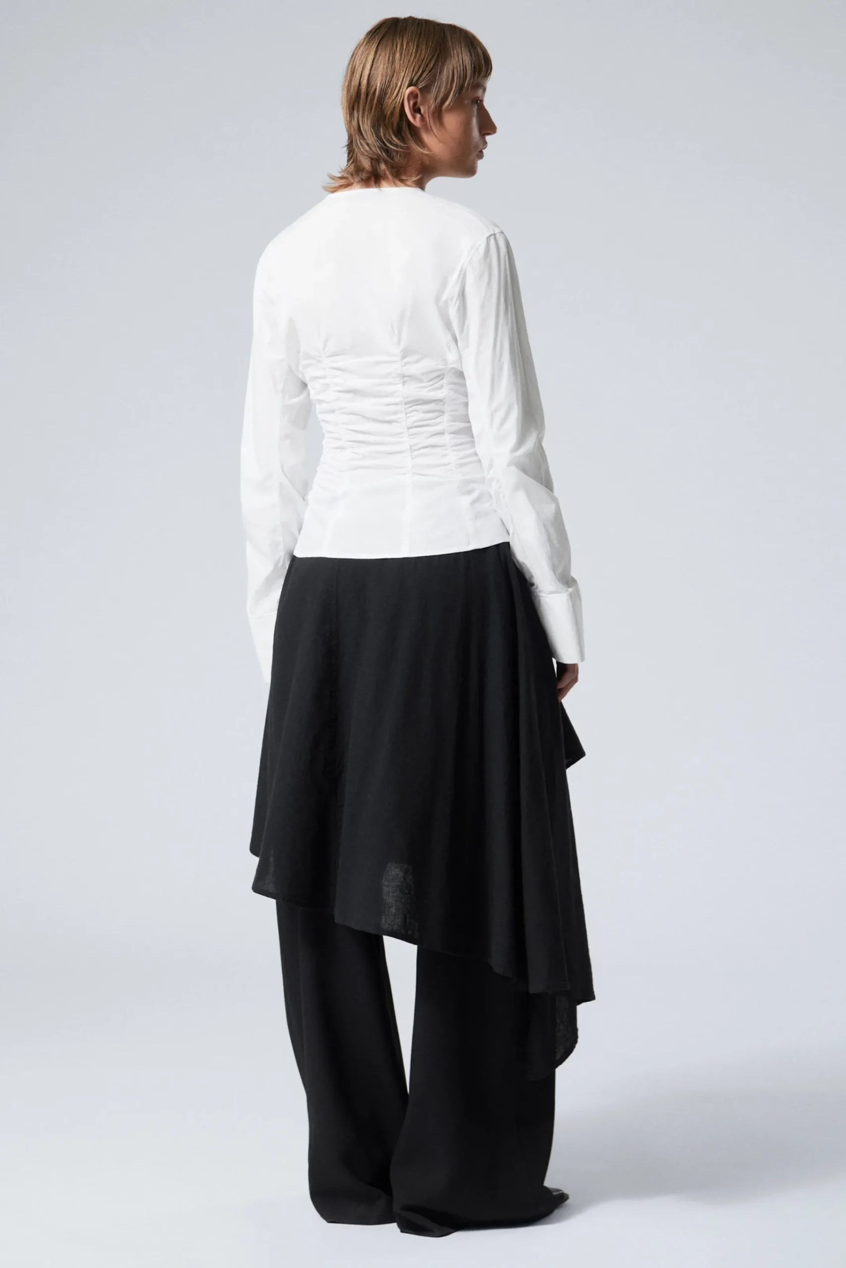 asymmetrisk_omlottkjol_i_linneblandning_3-1.webp Weekday Kjolar<ASYMMETRISK OMLOTTKJOL I LINNEBLANDNING