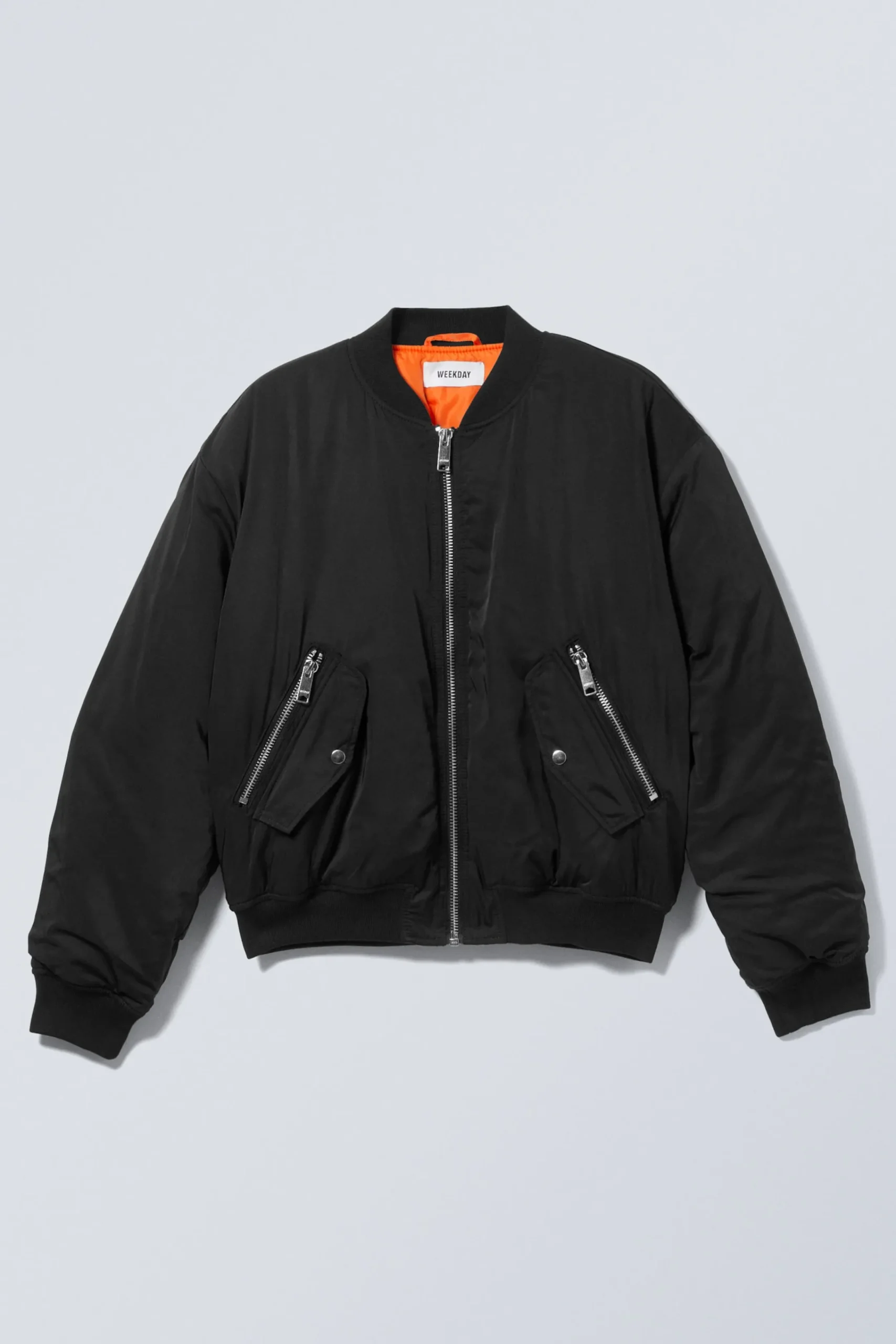 avslappnad_bomberjacka_i_twill_2.webp Weekday Jackor & Rockar<AVSLAPPNAD BOMBERJACKA I TWILL