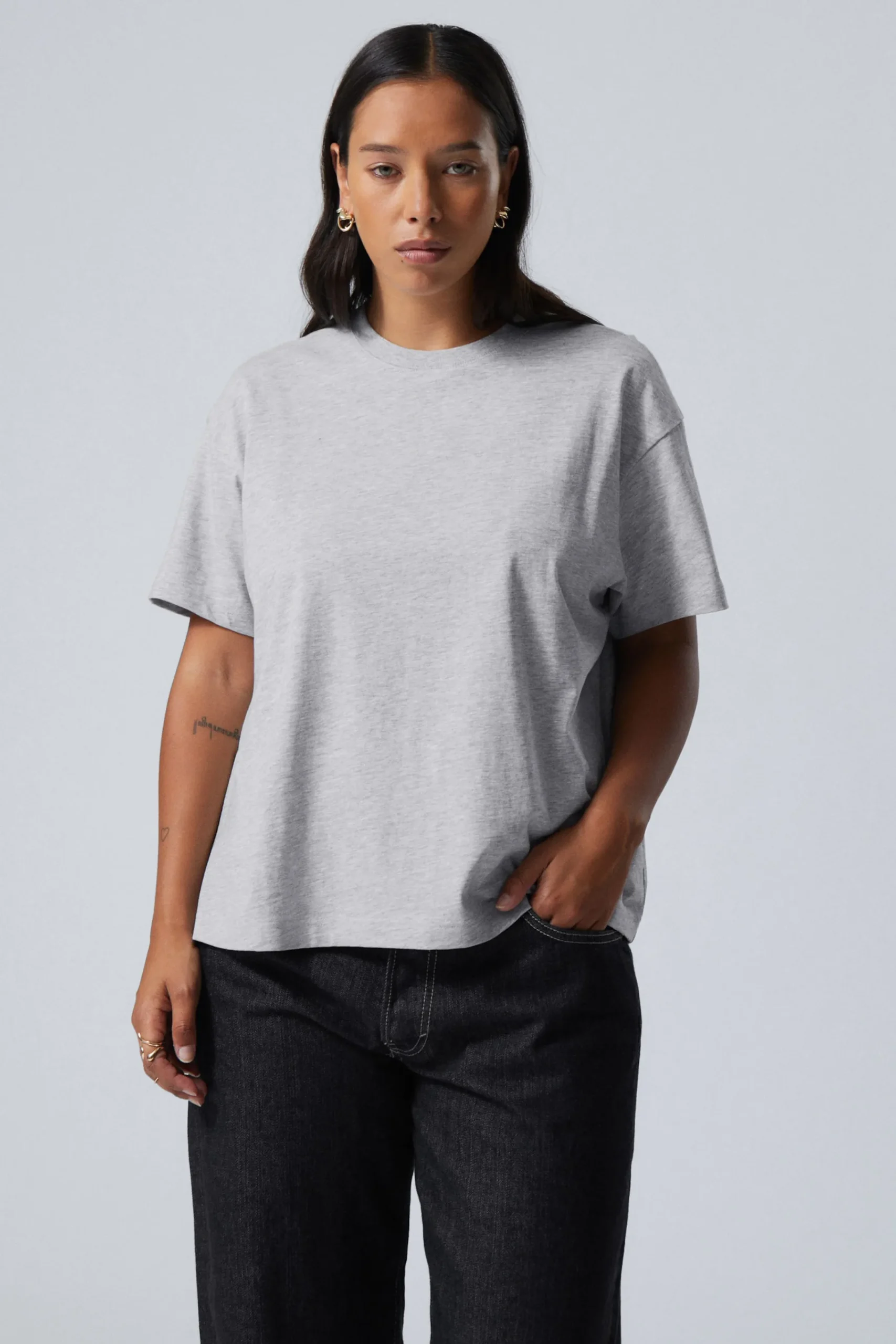 Weekday Basplagg | T-Shirtar<AVSLAPPNAD BOXIG T-SHIRT I BOMULL